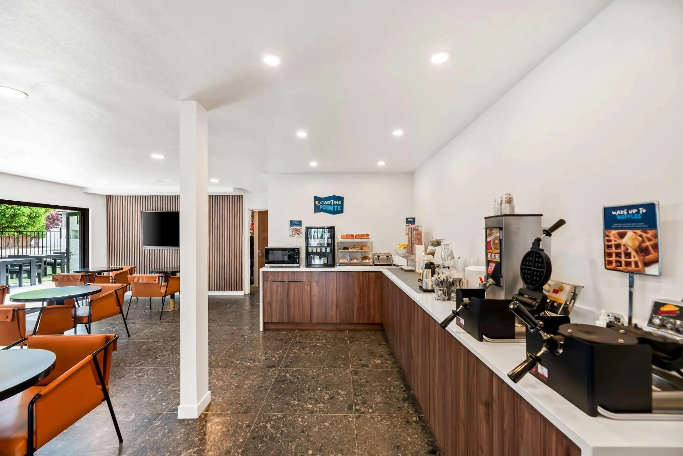 Breakfast in Clarion Pointe Mount Vernon - Burlington