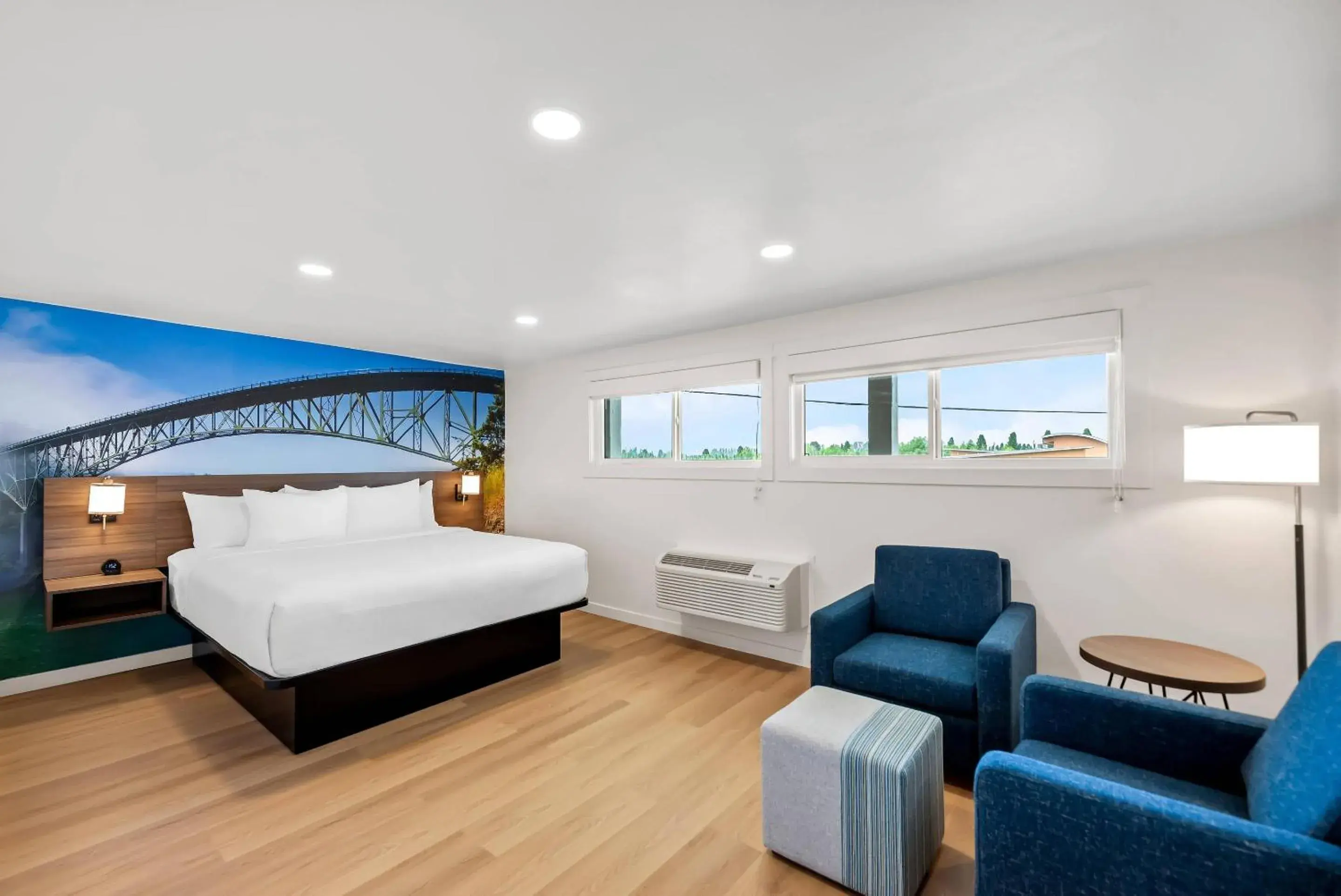 Bedroom, Bed in Clarion Pointe Mount Vernon - Burlington Bedroom, Bed in Clarion Pointe Mount Vernon - Burlington