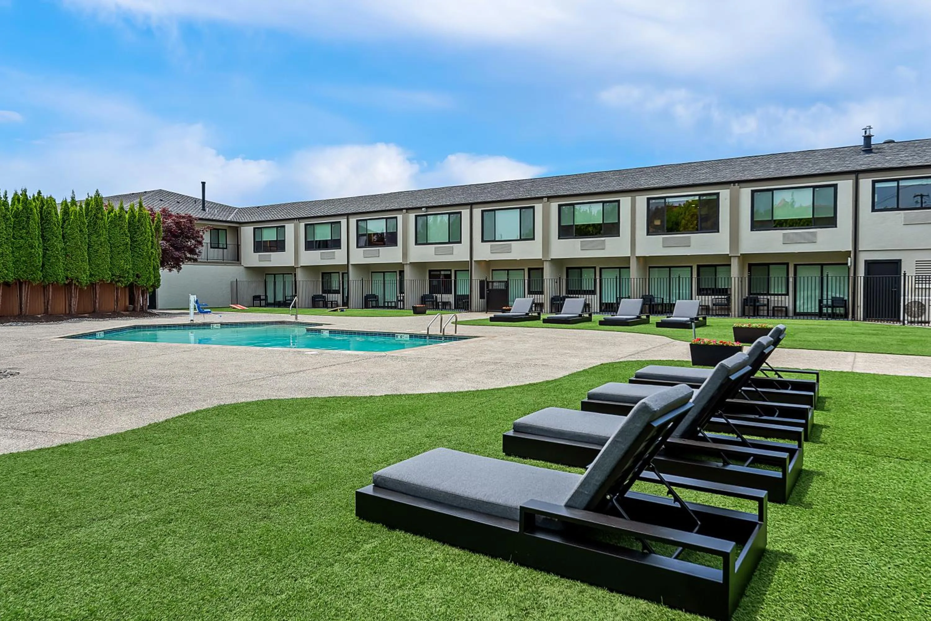 Property building in Clarion Pointe Mount Vernon - Burlington