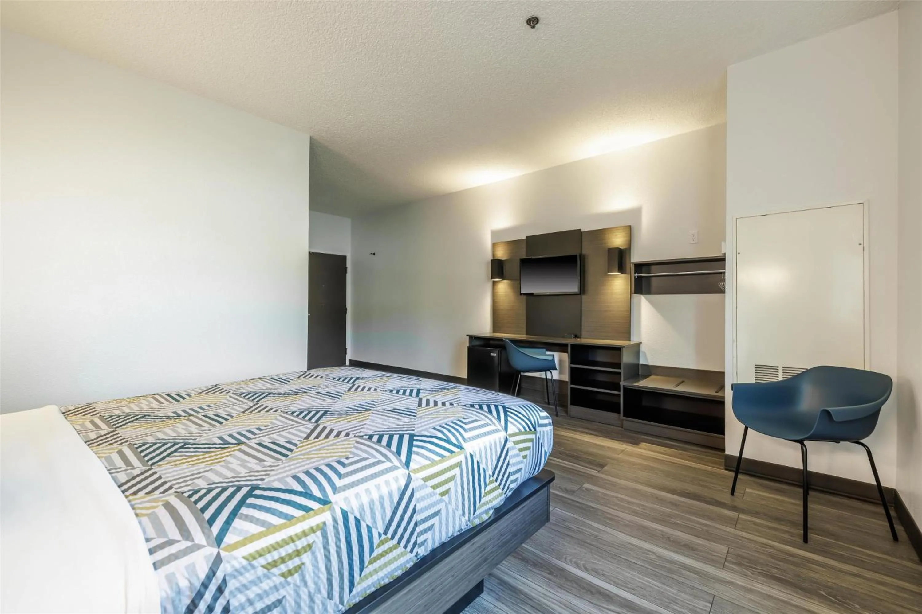 Bedroom, Bed in Motel 6-Missoula, MT