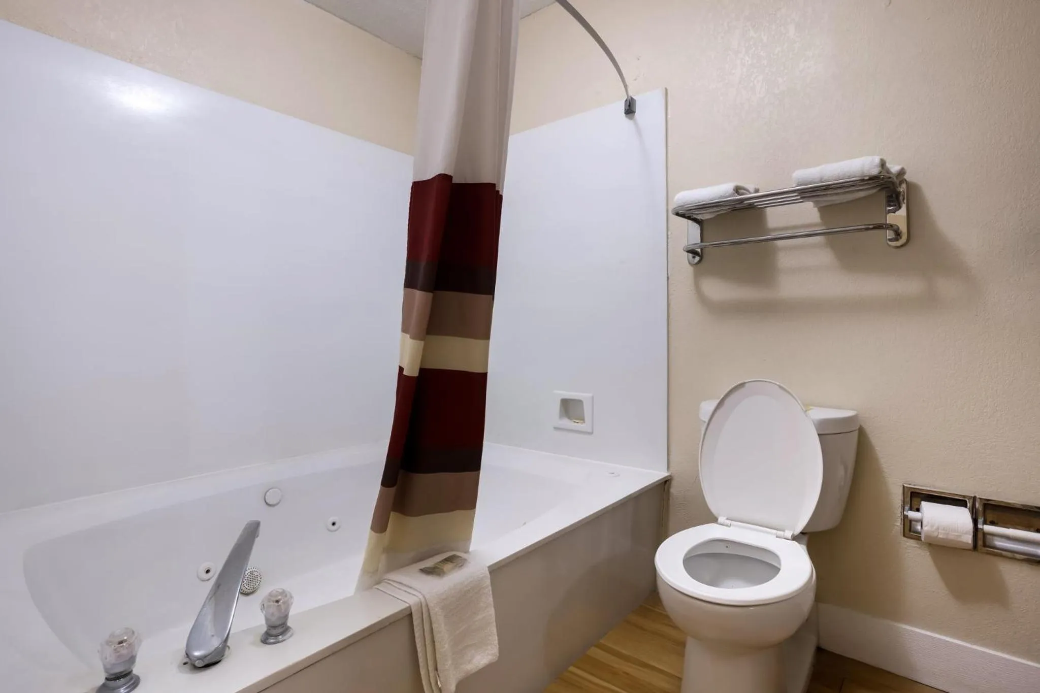 Photo of the whole room in Red Roof Inn & Suites Statesboro - University