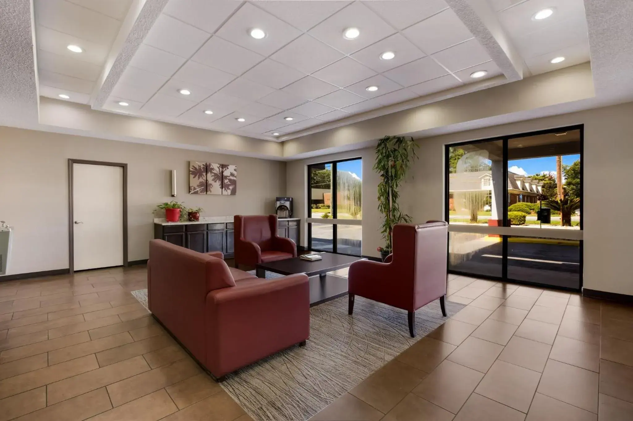 Lobby or reception in Red Roof Inn & Suites Statesboro - University Lobby or reception in Red Roof Inn & Suites Statesboro - University