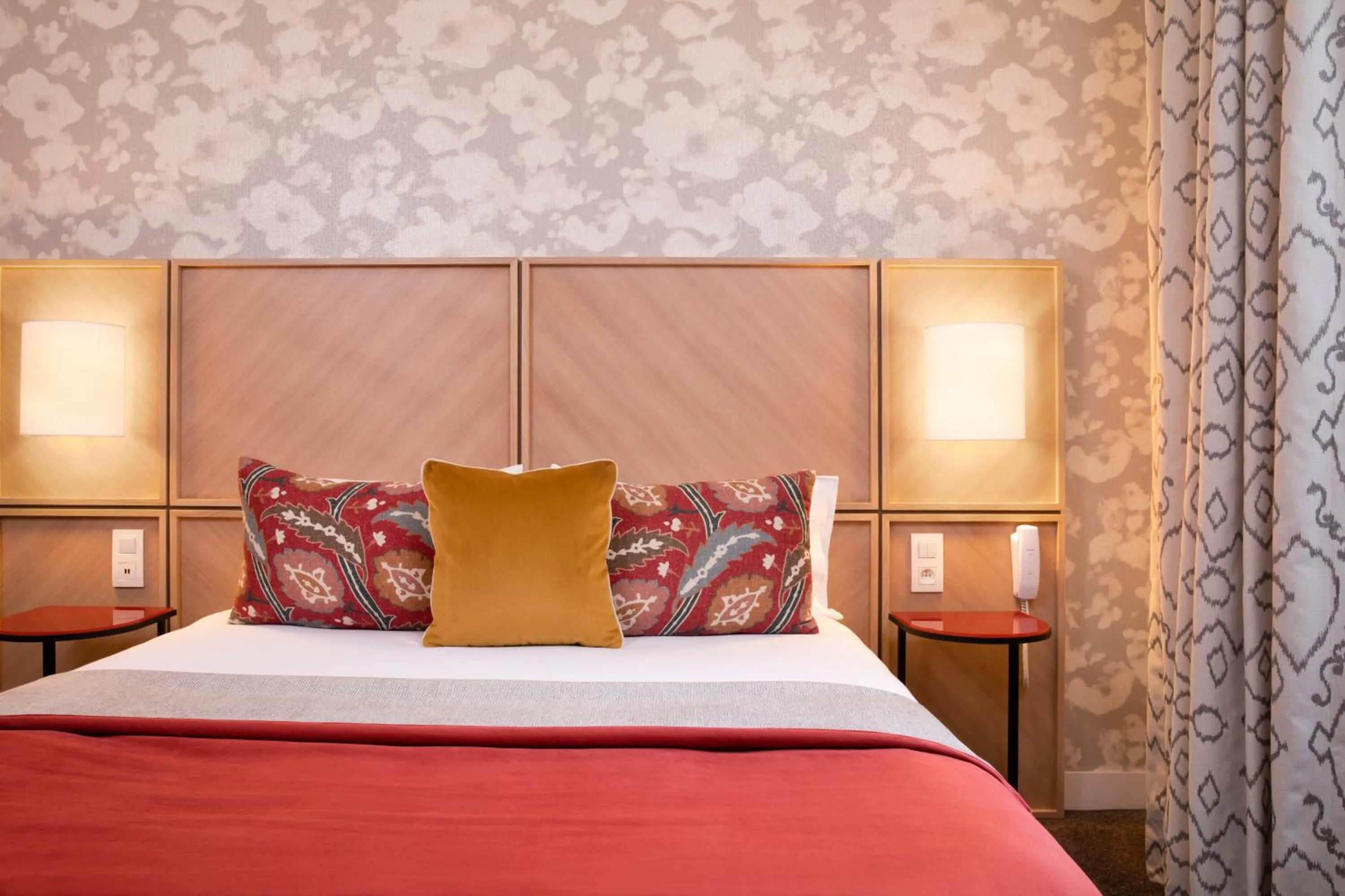 Bedroom, Bed in Jardins Eiffel