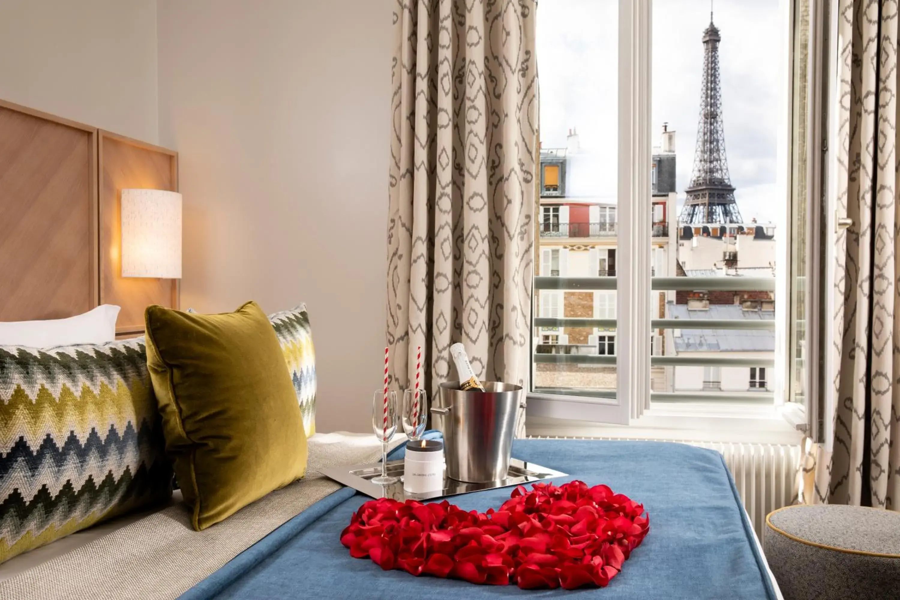 View (from property/room), Bed in Jardins Eiffel View (from property/room), Bed in Jardins Eiffel