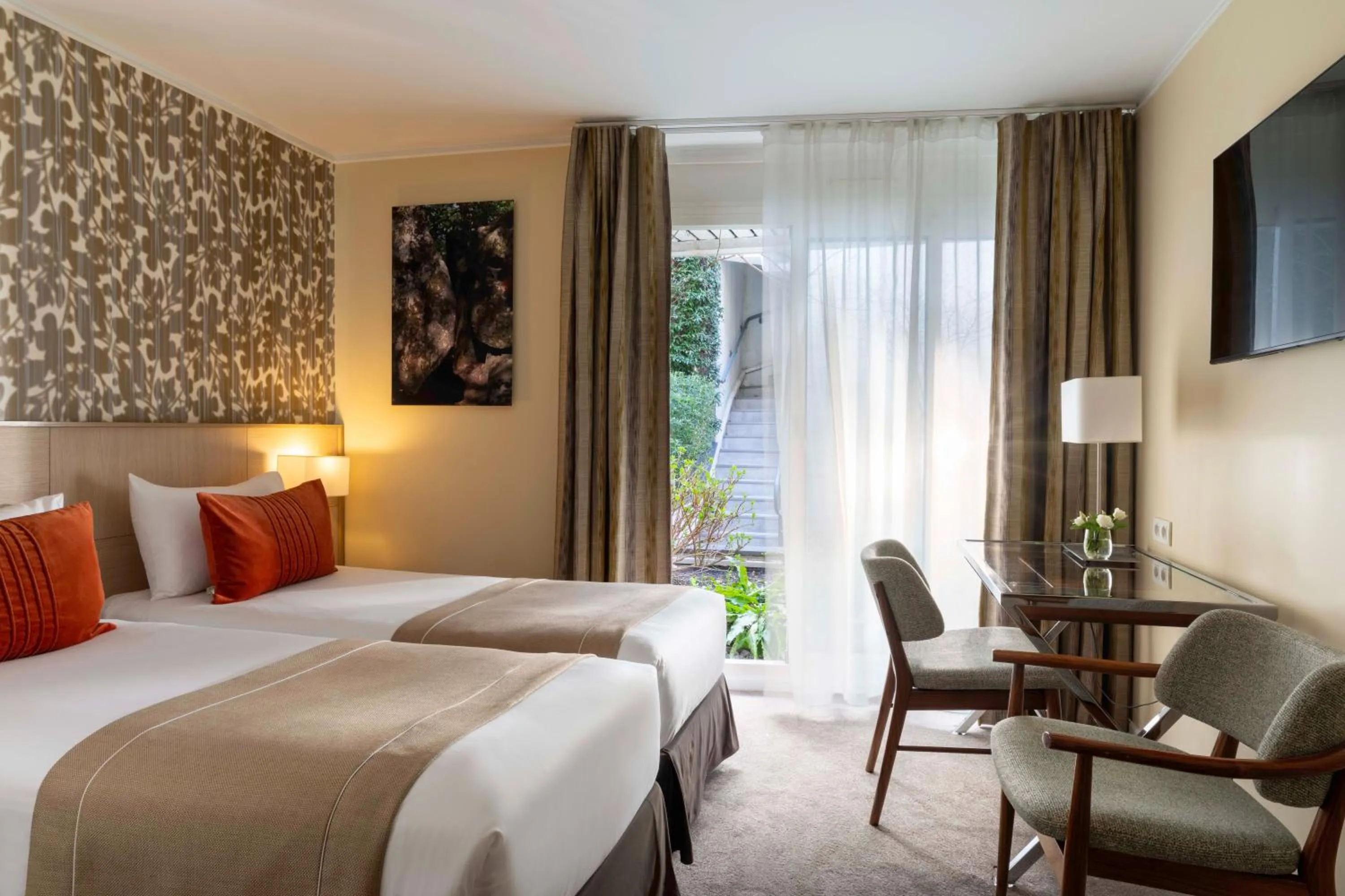 Bedroom, Bed in Jardins Eiffel