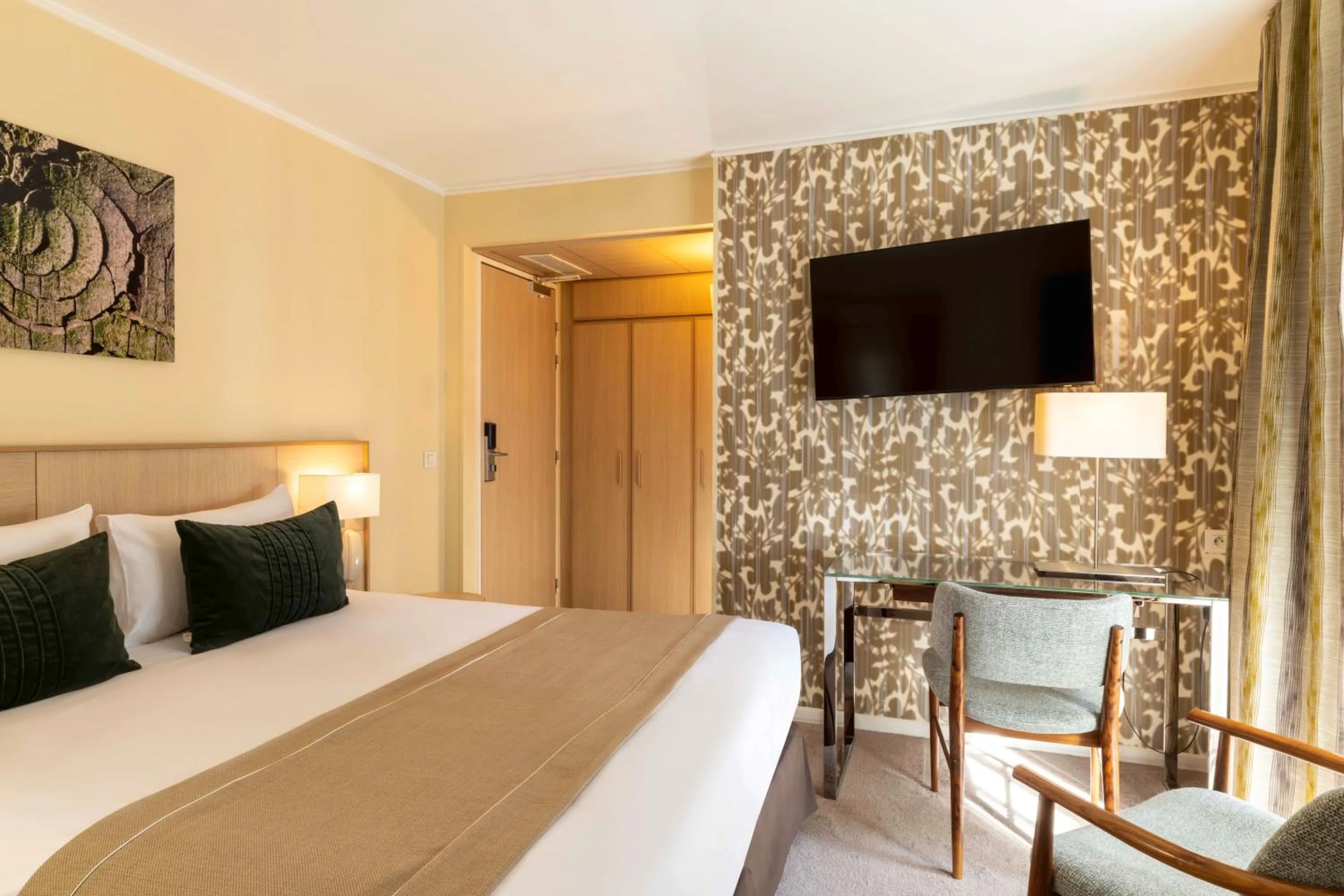 Bedroom, Bed in Jardins Eiffel