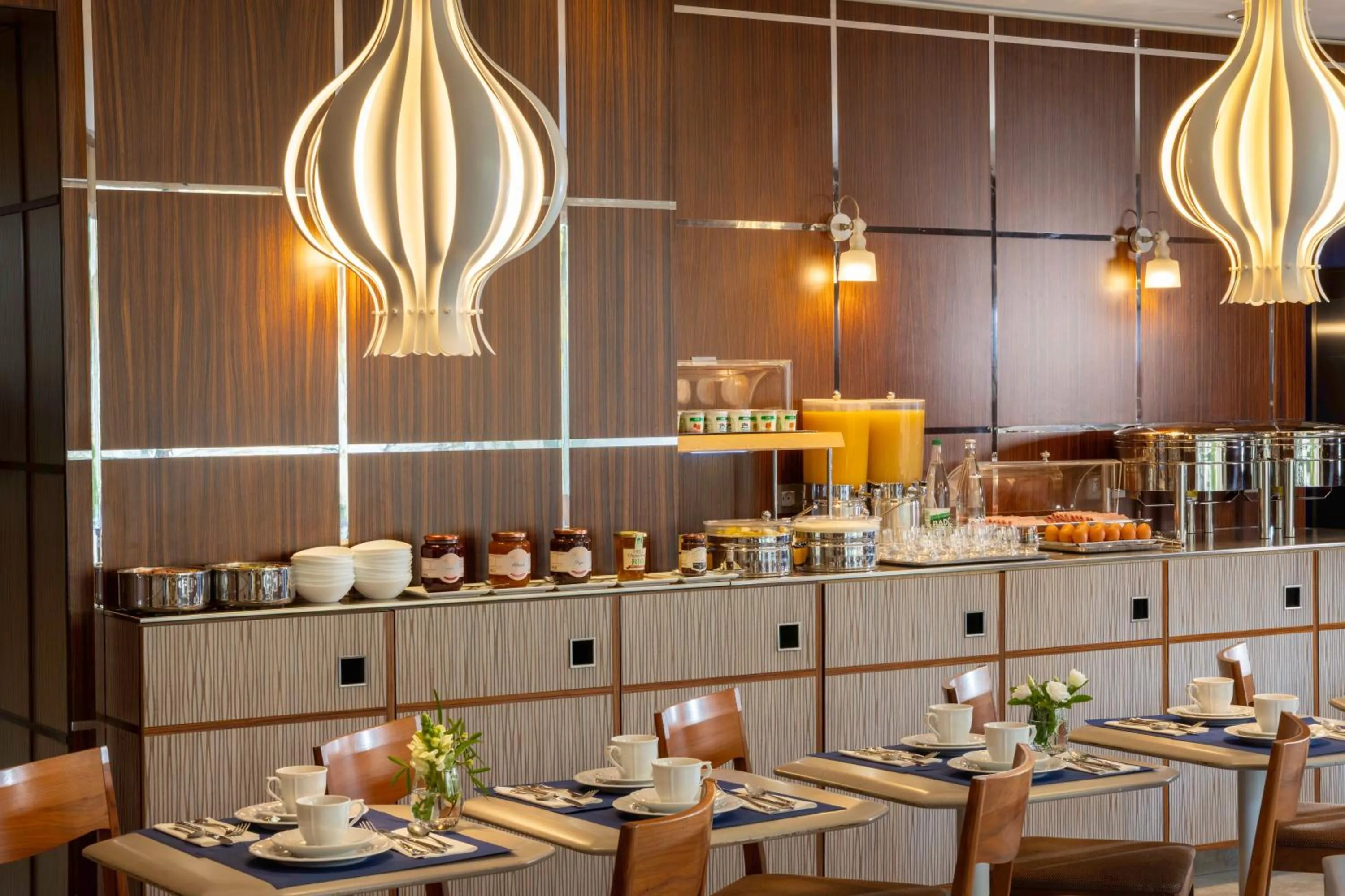 Breakfast in Jardins Eiffel