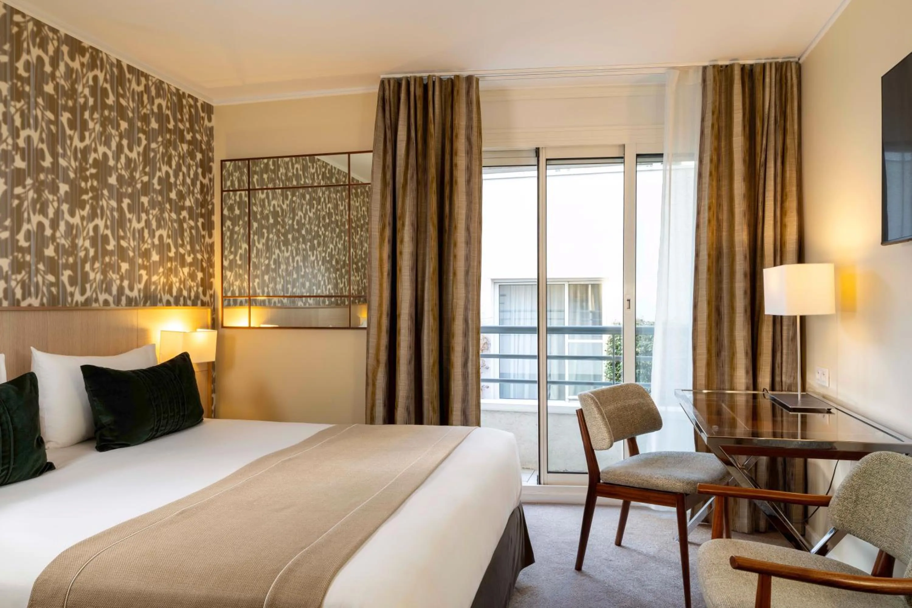 Bedroom, Bed in Jardins Eiffel