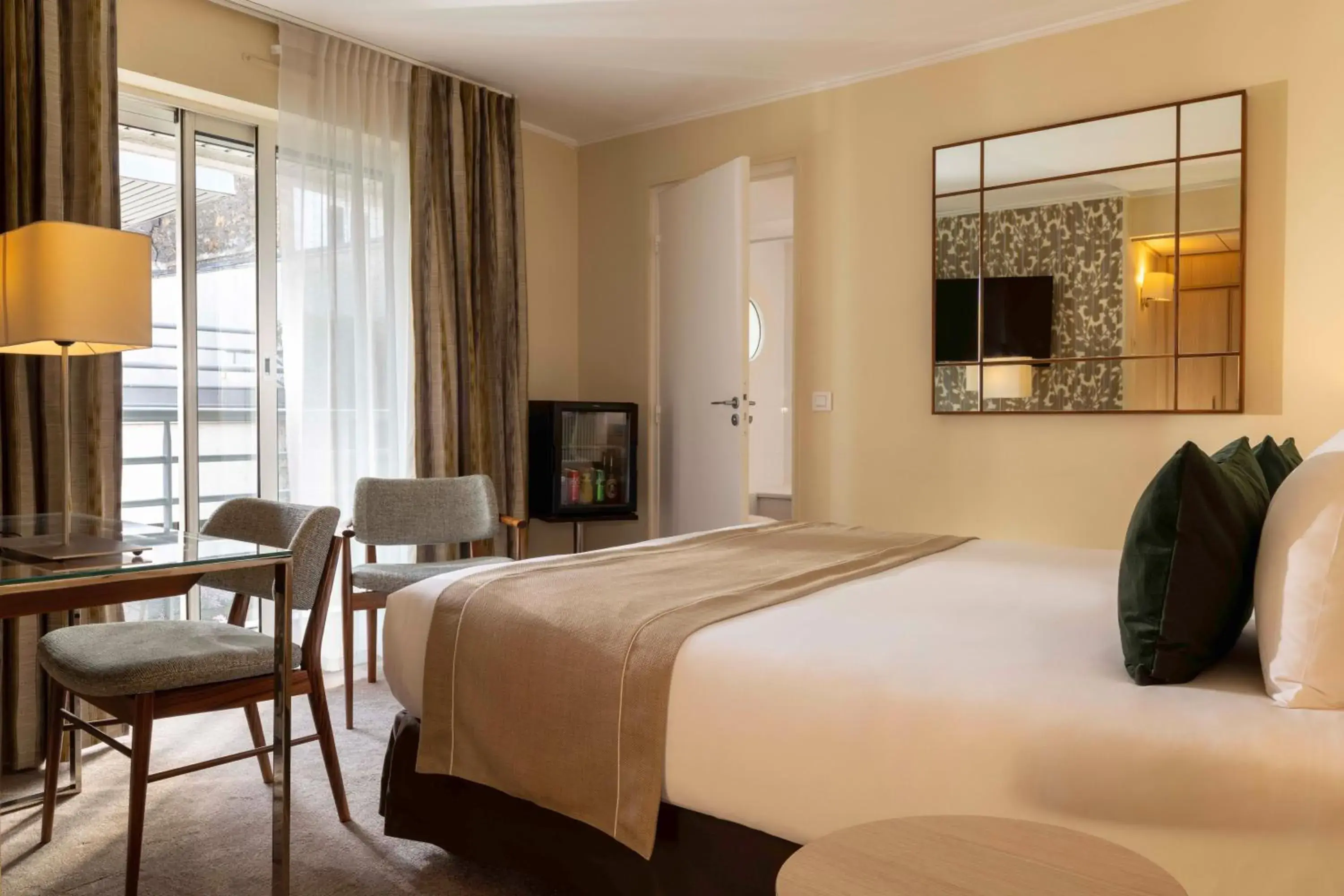 Bedroom, Bed in Jardins Eiffel Bedroom, Bed in Jardins Eiffel