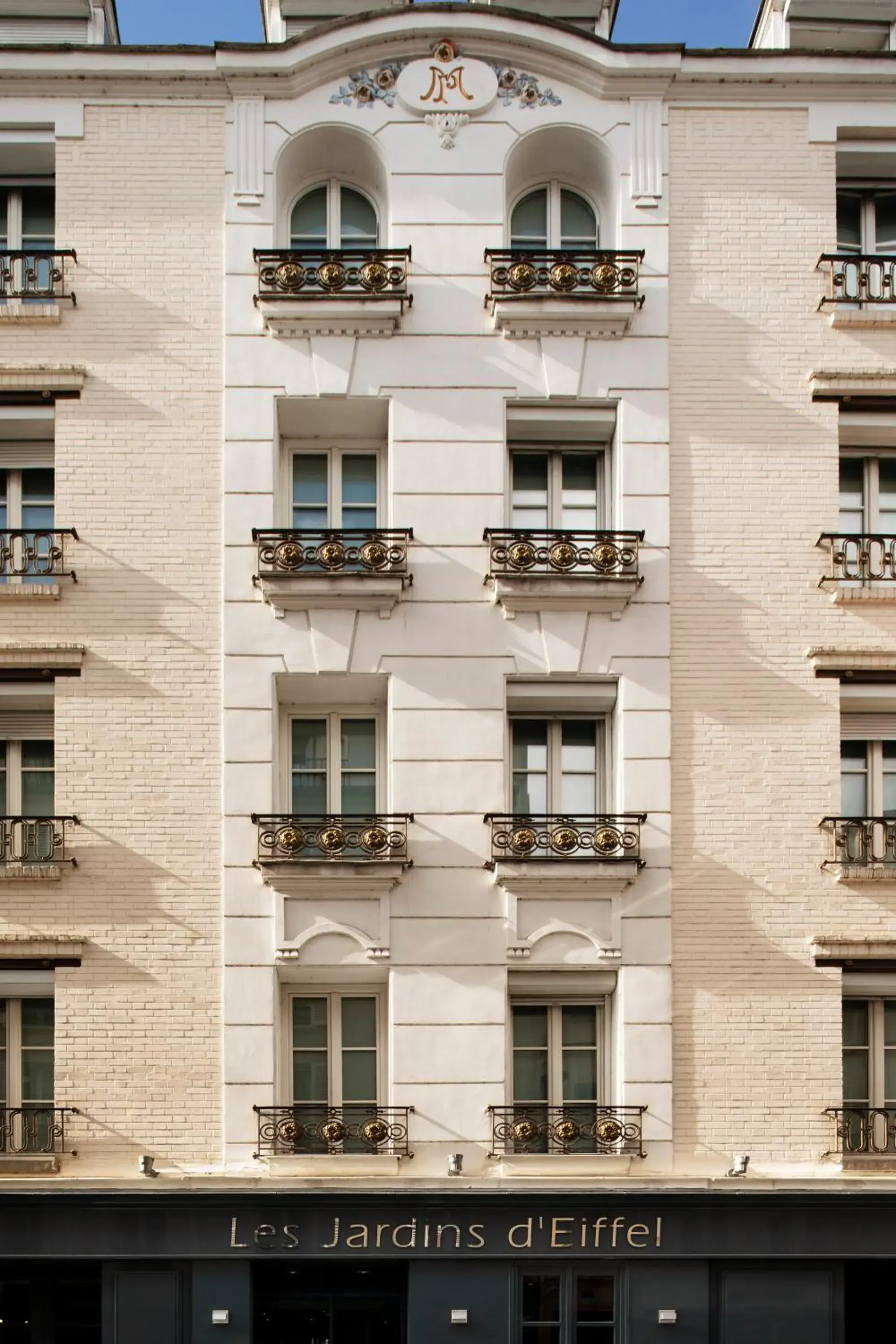 Facade/entrance in Jardins Eiffel Facade/entrance in Jardins Eiffel