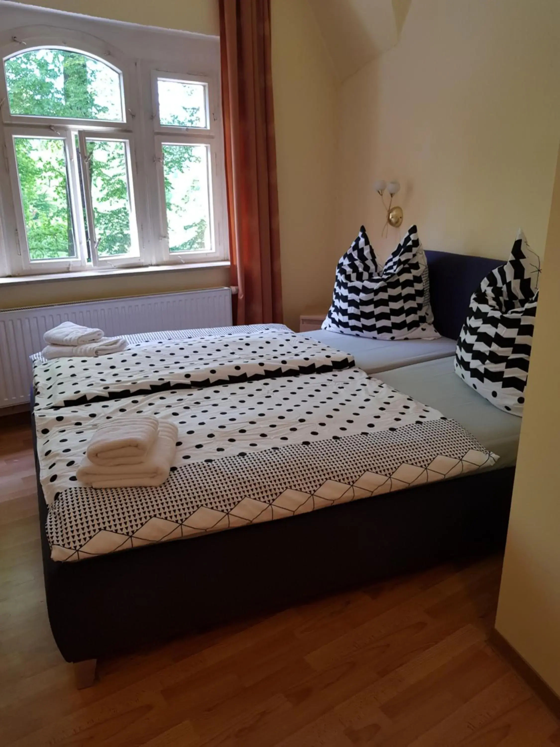 Budget Twin Room - single occupancy in Parkschlösschen in Greiz Budget Twin Room - single occupancy in Parkschlösschen in Greiz
