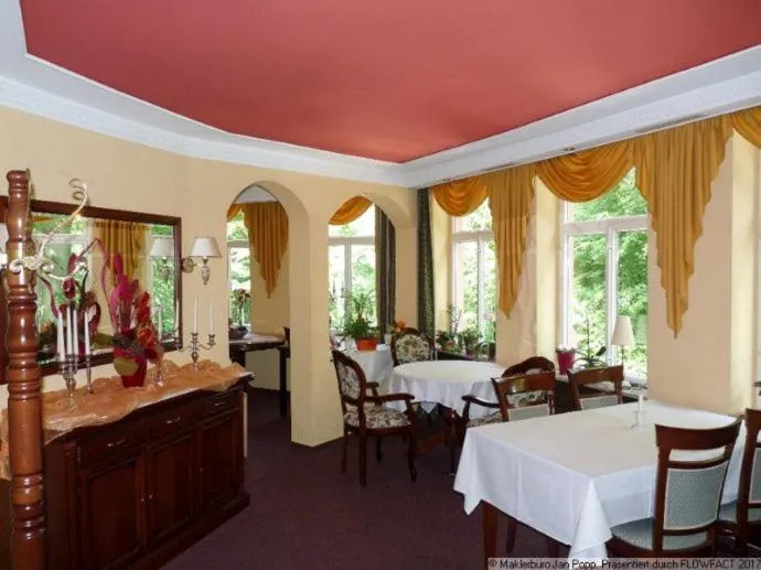 Restaurant/places to eat in Parkschlösschen in Greiz