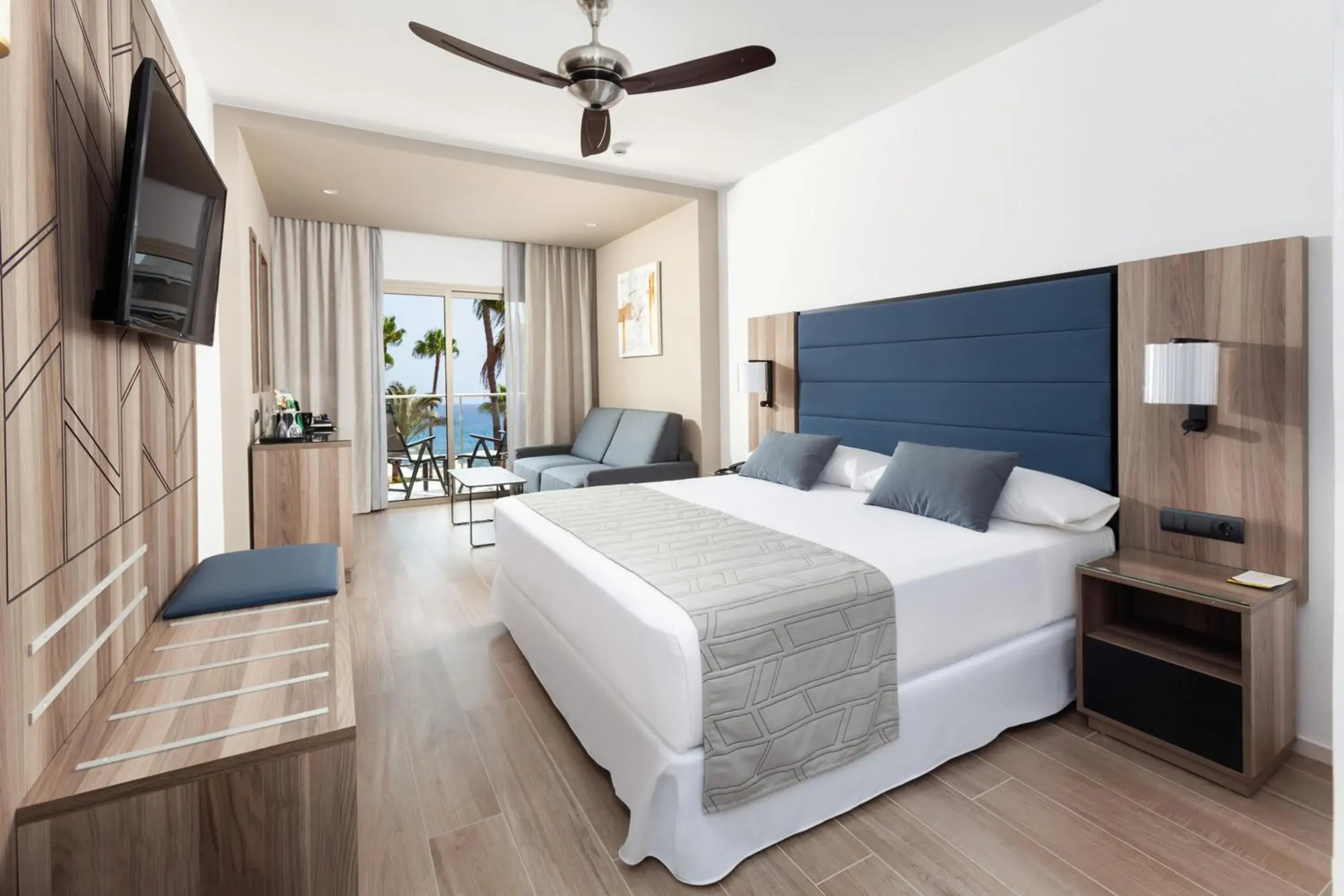 TV and multimedia, Bed in Hotel Riu Palace Oasis TV and multimedia, Bed in Hotel Riu Palace Oasis