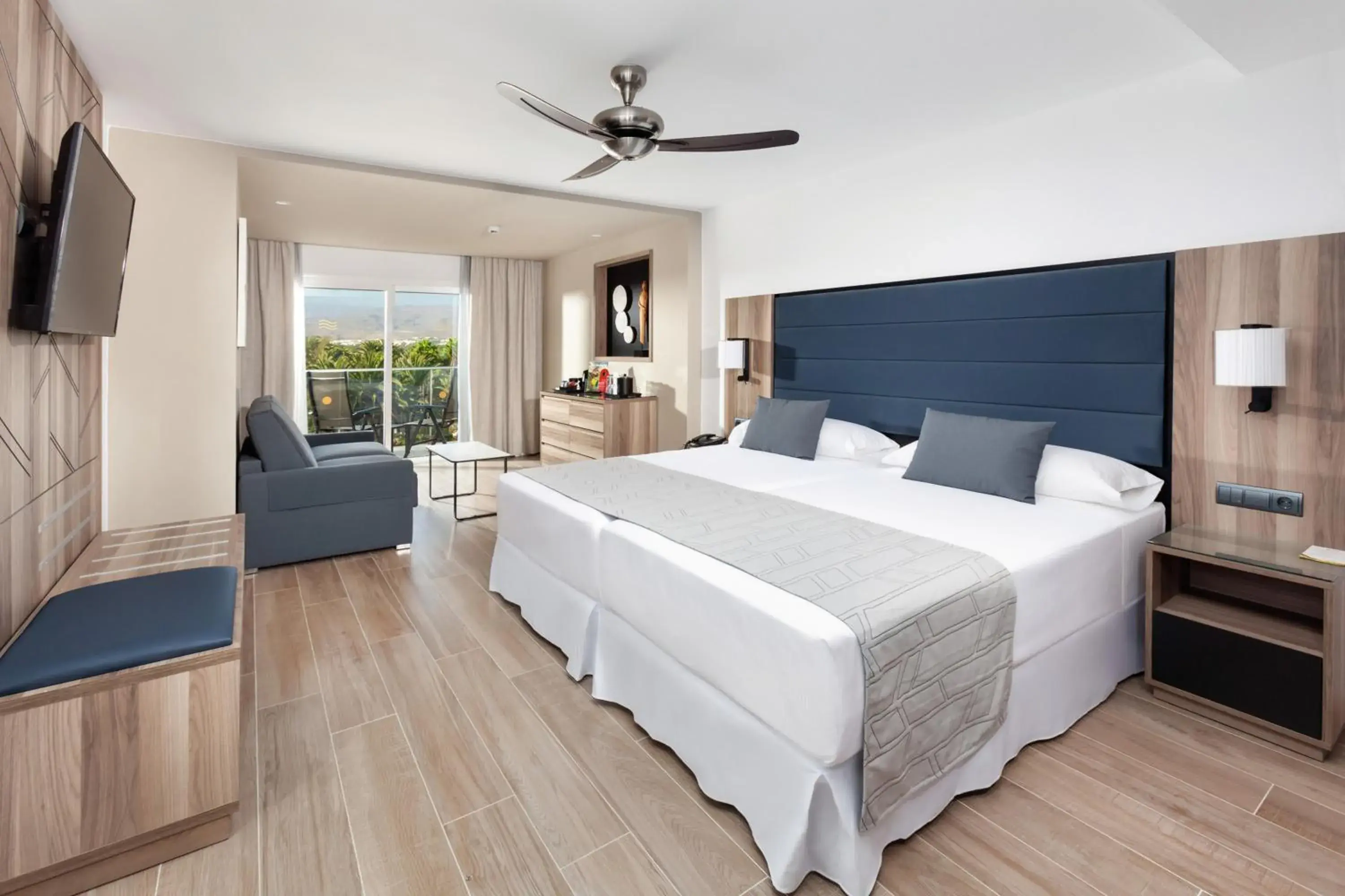 TV and multimedia, Bed in Hotel Riu Palace Oasis TV and multimedia, Bed in Hotel Riu Palace Oasis