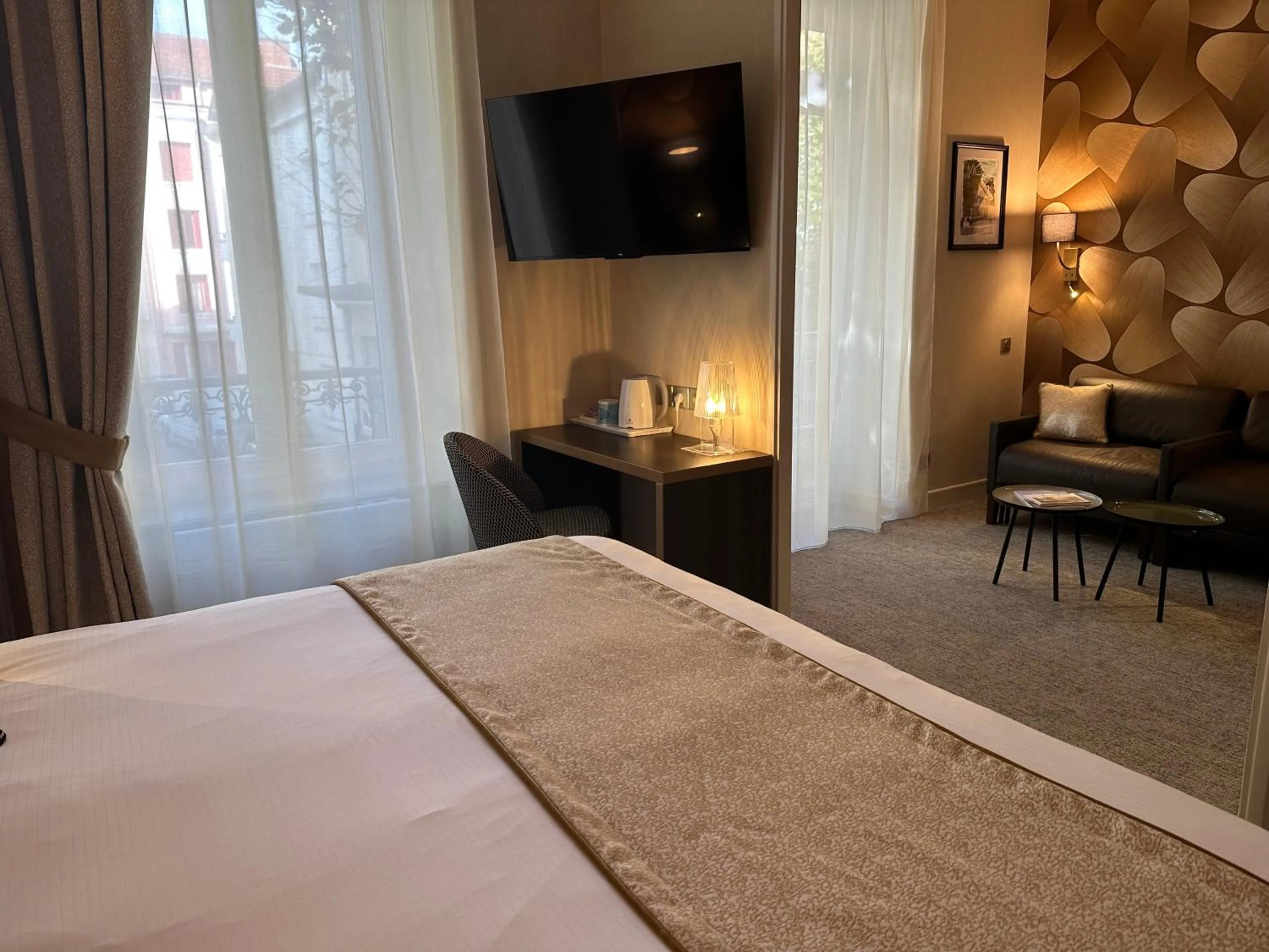 Photo of the whole room, Bed in HOTEL ARVERNA VICHY - ClT'HOTEL