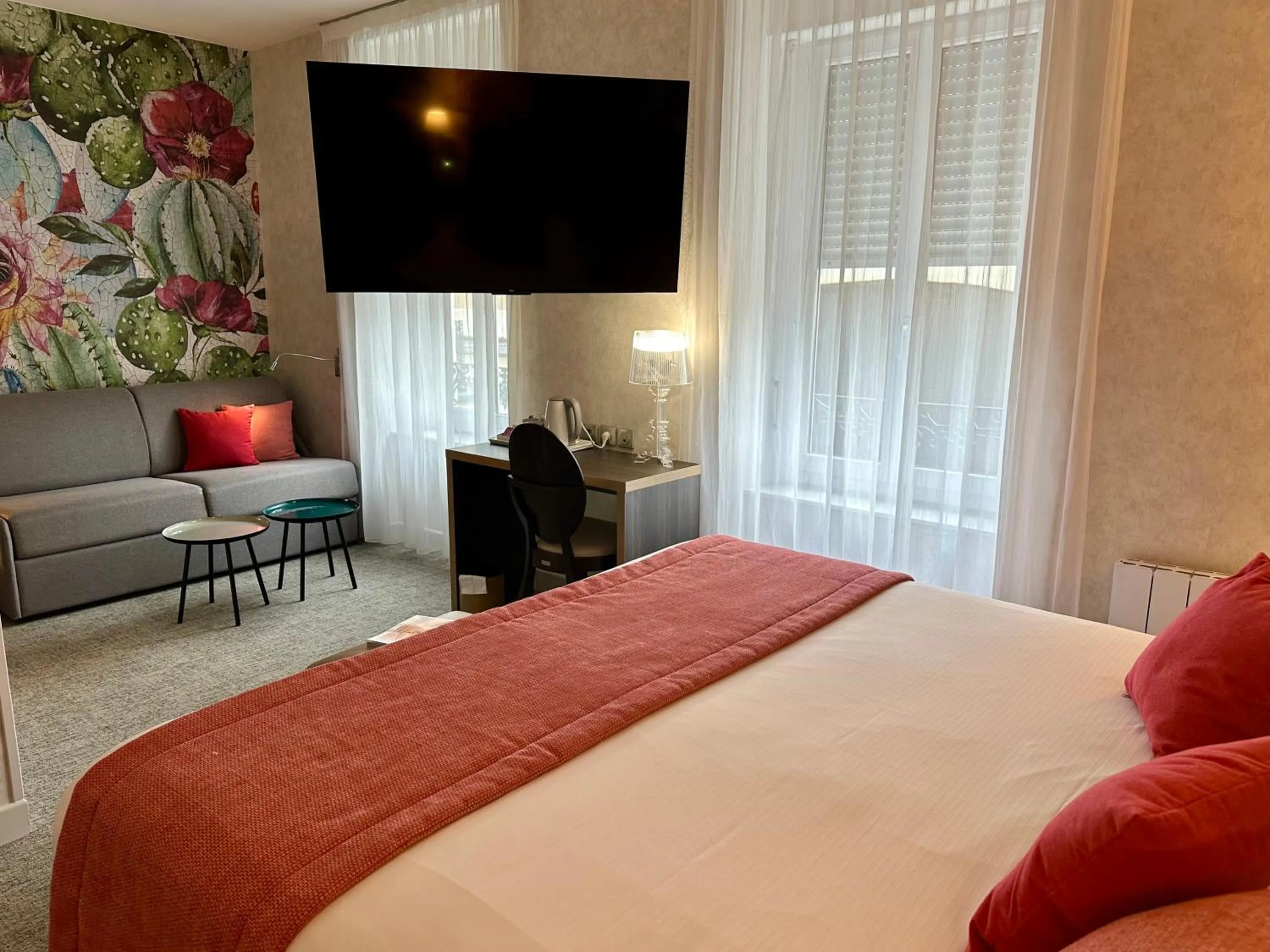 TV and multimedia, Bed in HOTEL ARVERNA VICHY - ClT'HOTEL