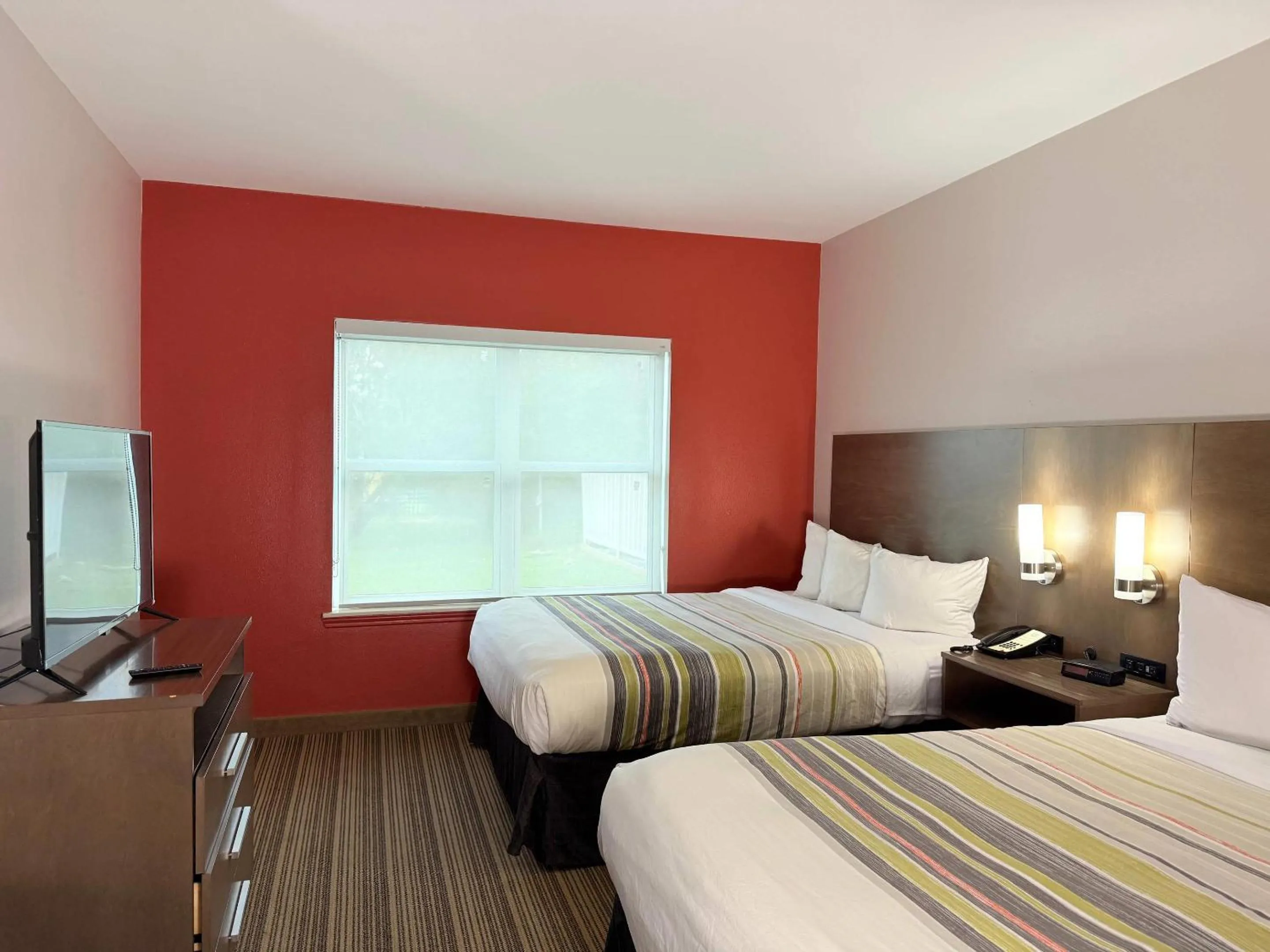 Bedroom, Bed in Country Inn & Suites by Radisson, Harlingen, TX