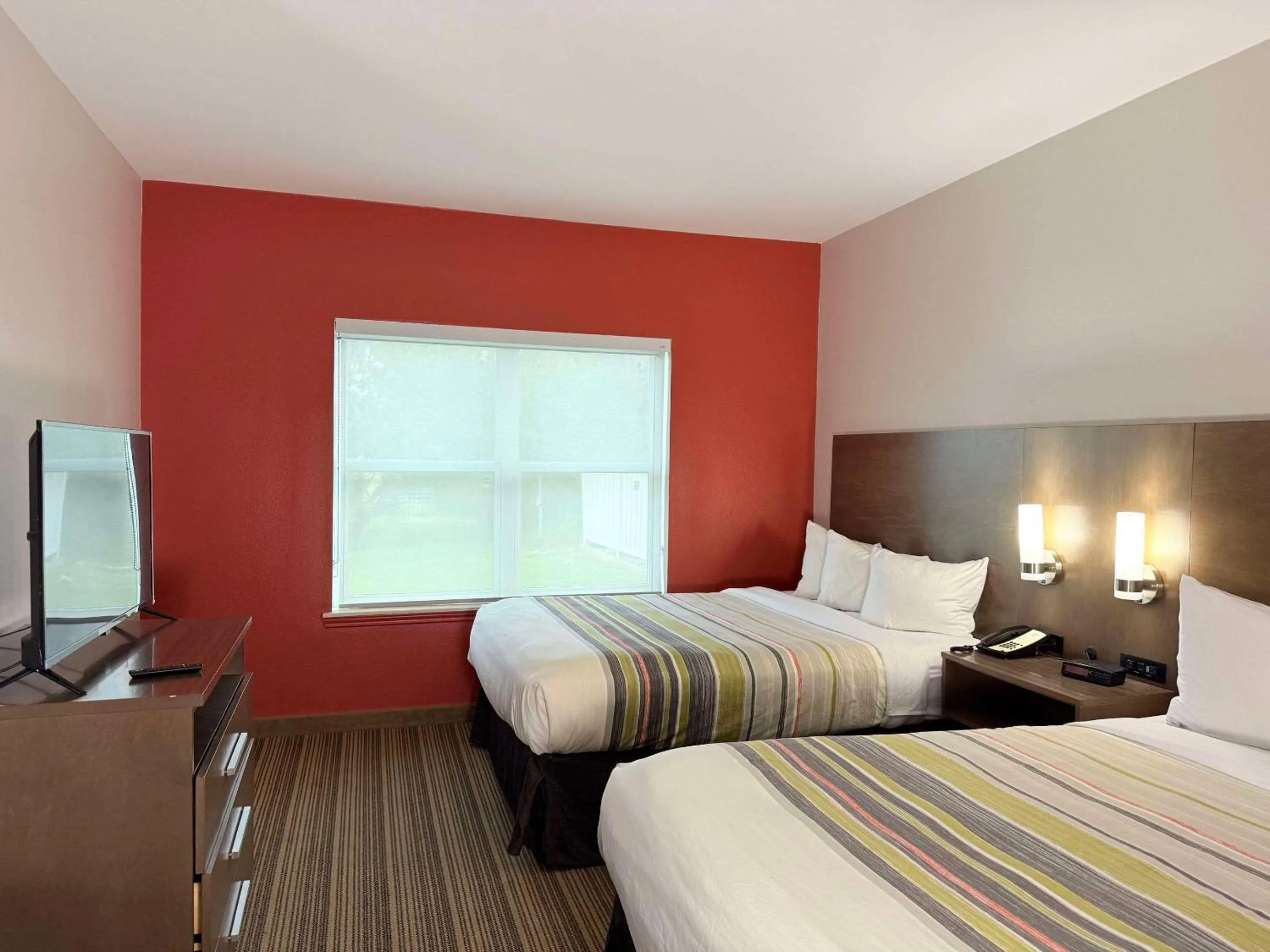 Bedroom, Bed in Country Inn & Suites by Radisson, Harlingen, TX