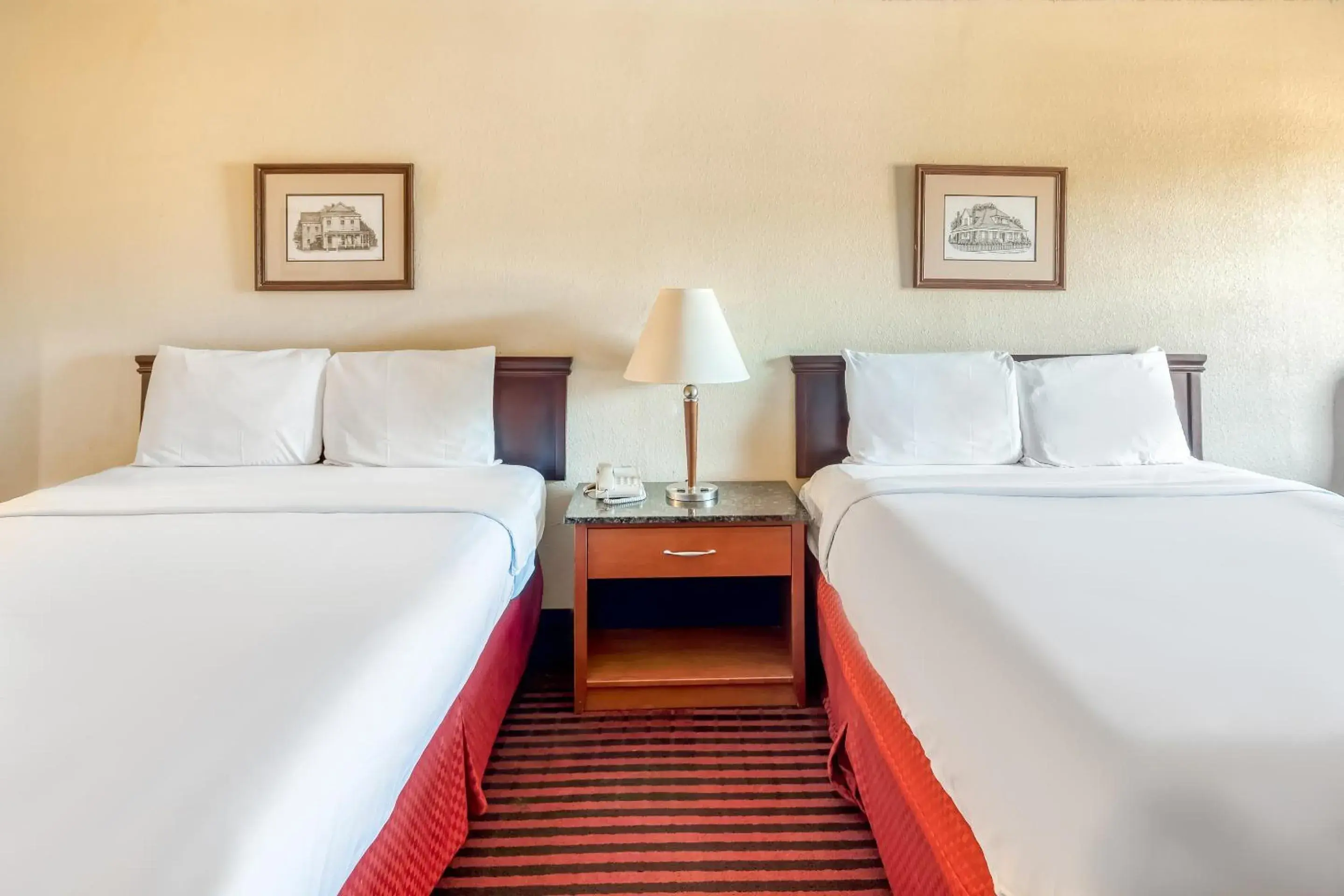 2 Queen Bed Smoking in OYO Hotel Jefferson TX Hwy 59 2 Queen Bed Smoking in OYO Hotel Jefferson TX Hwy 59