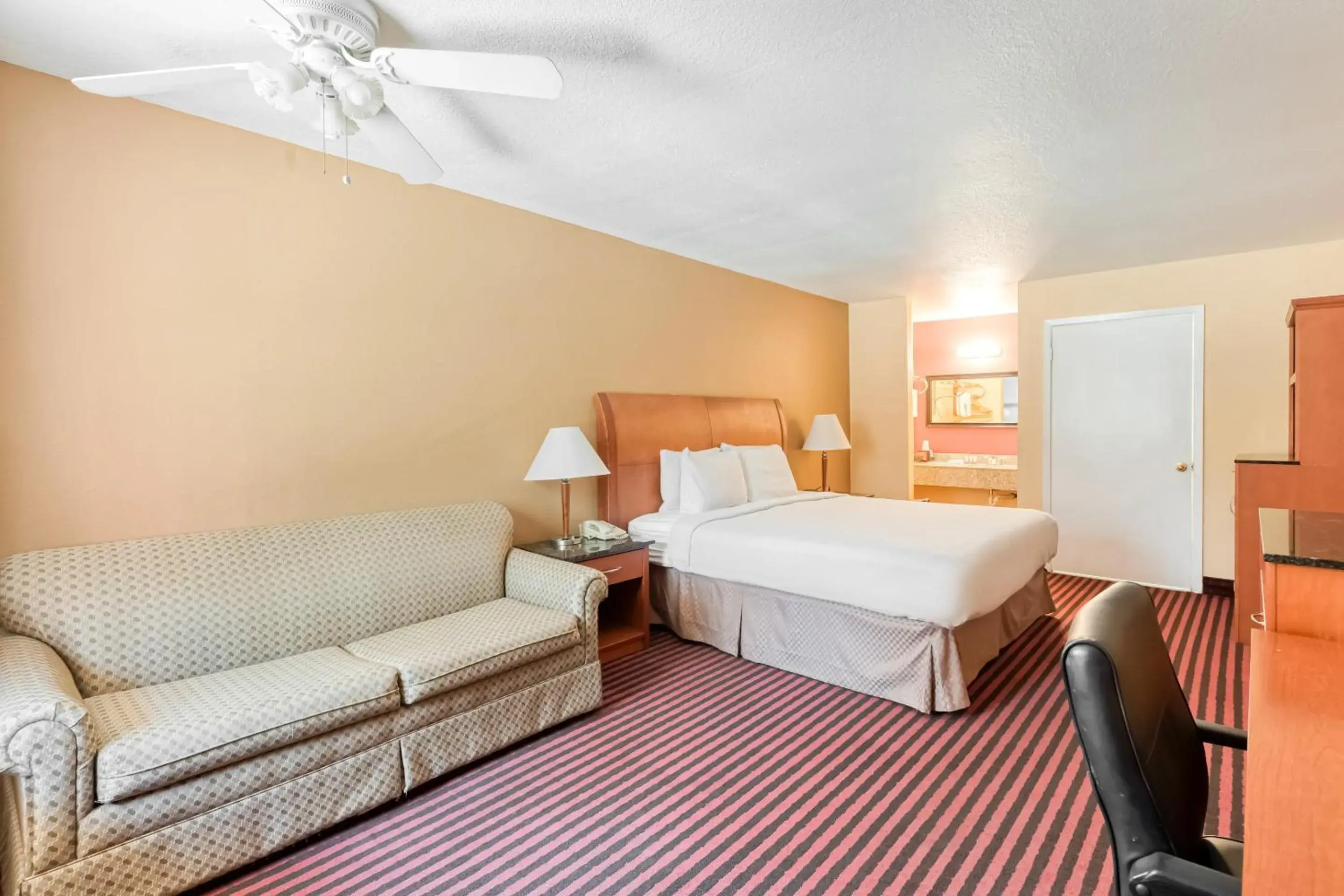 Bedroom, Bed in OYO Hotel Jefferson TX Hwy 59 Bedroom, Bed in OYO Hotel Jefferson TX Hwy 59