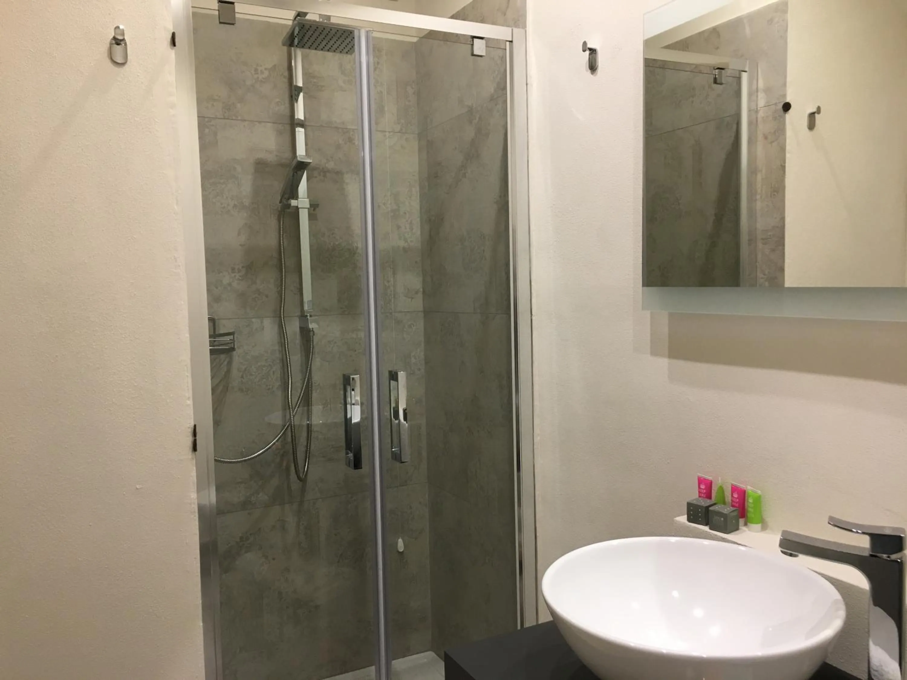 Shower in Dimora Conte