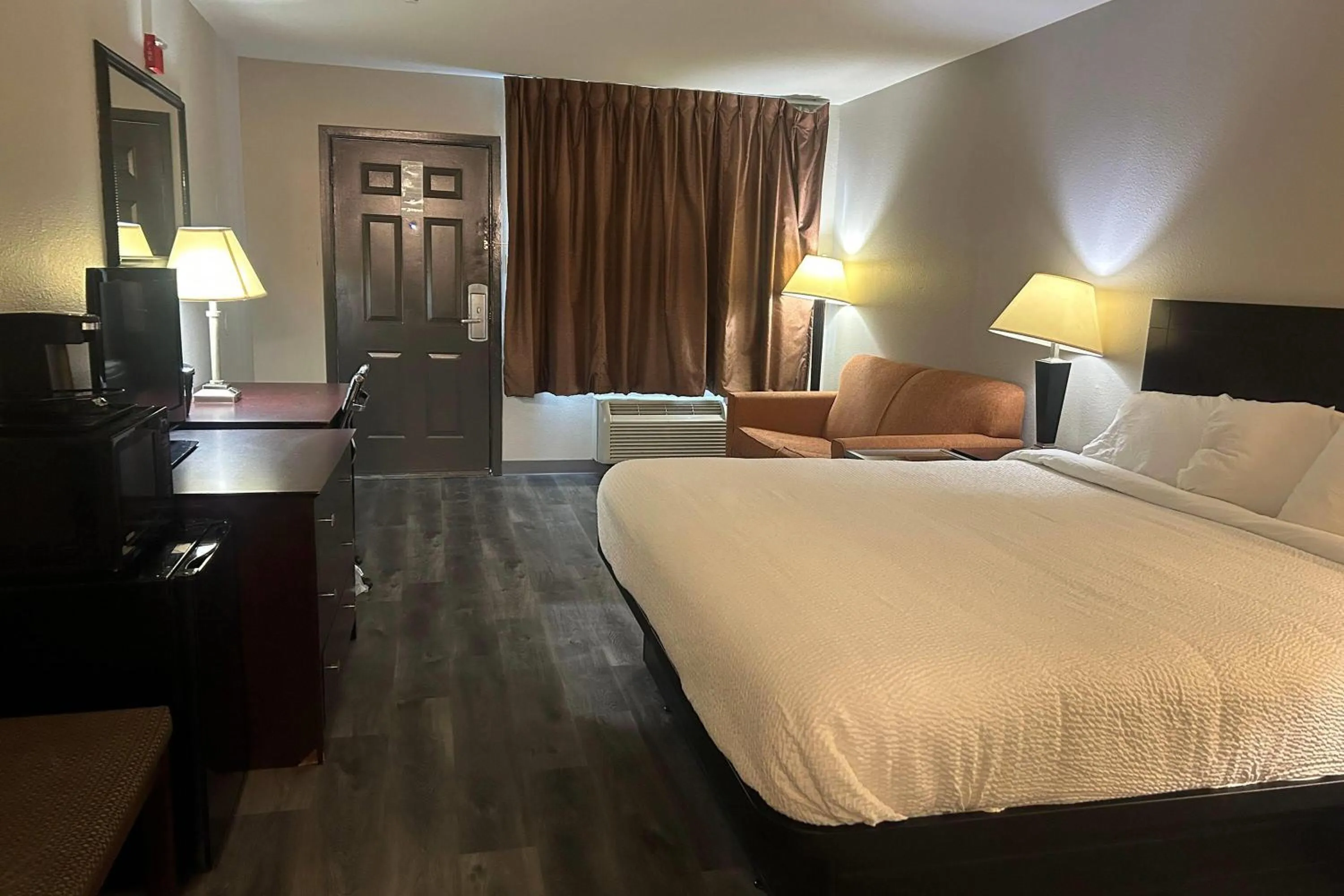 Photo of the whole room, Bed in Days Inn by Wyndham Natchitoches