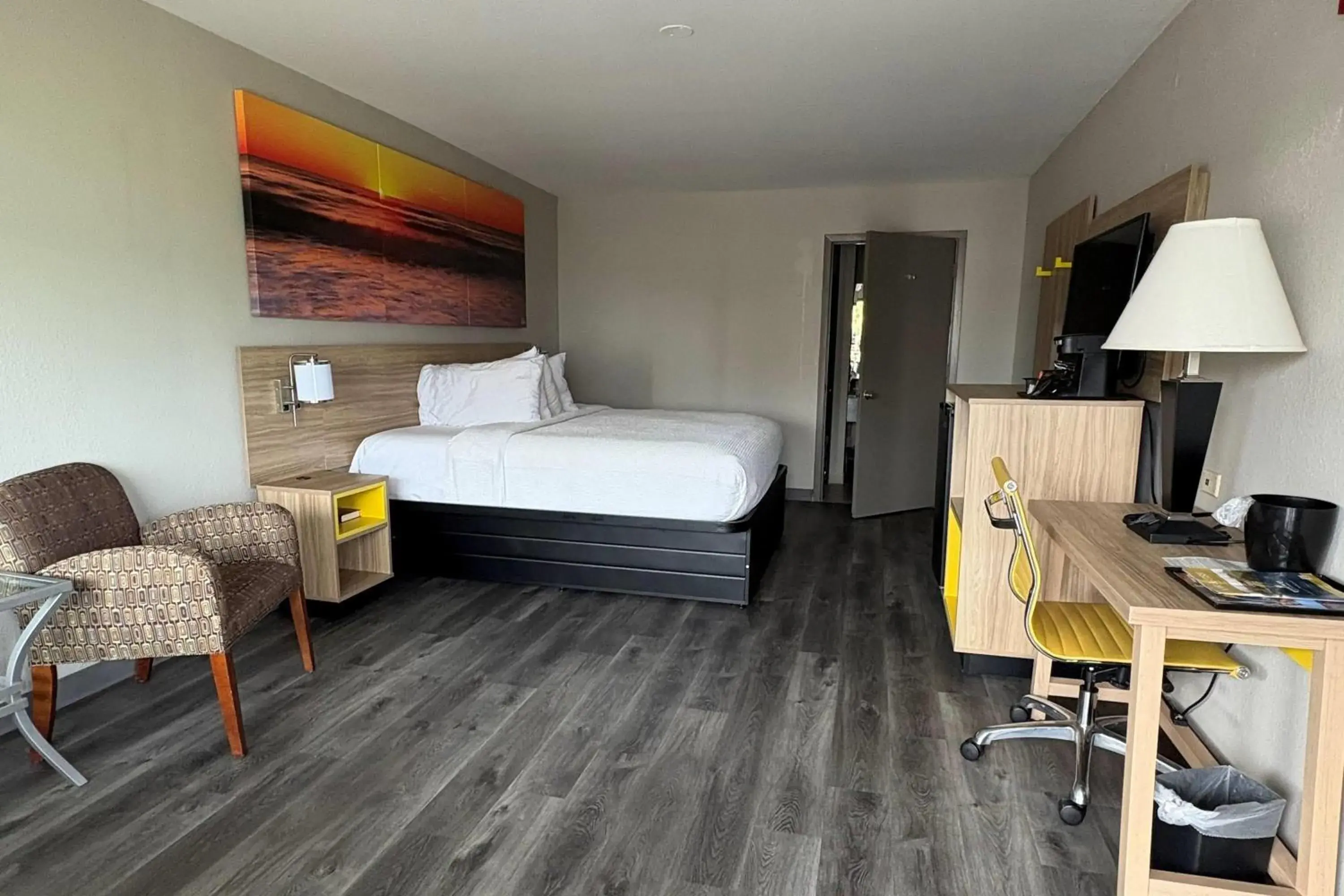 Photo of the whole room, Bed in Days Inn by Wyndham Natchitoches Photo of the whole room, Bed in Days Inn by Wyndham Natchitoches