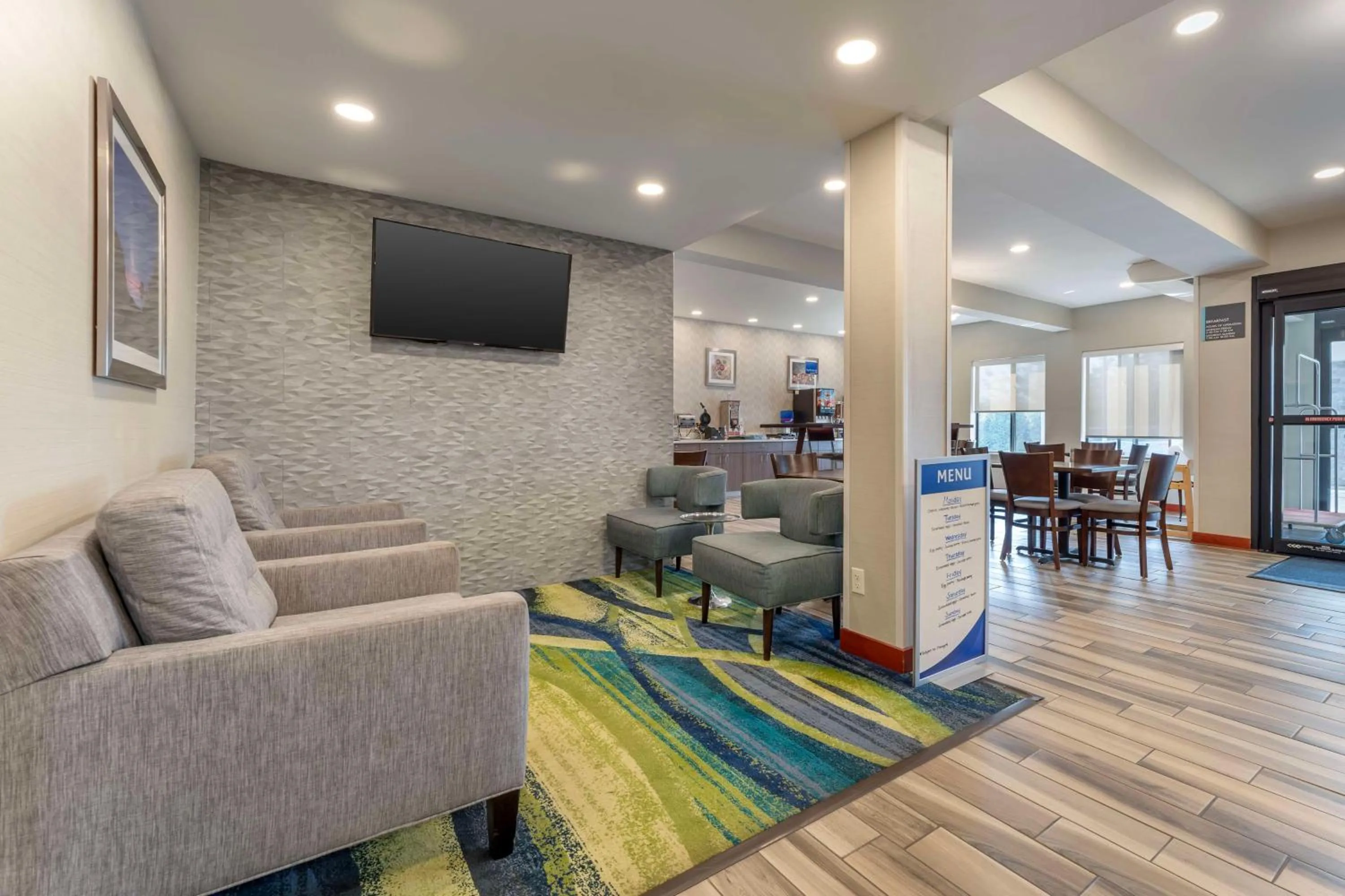 Lobby or reception in Best Western St. Clairsville Inn & Suites