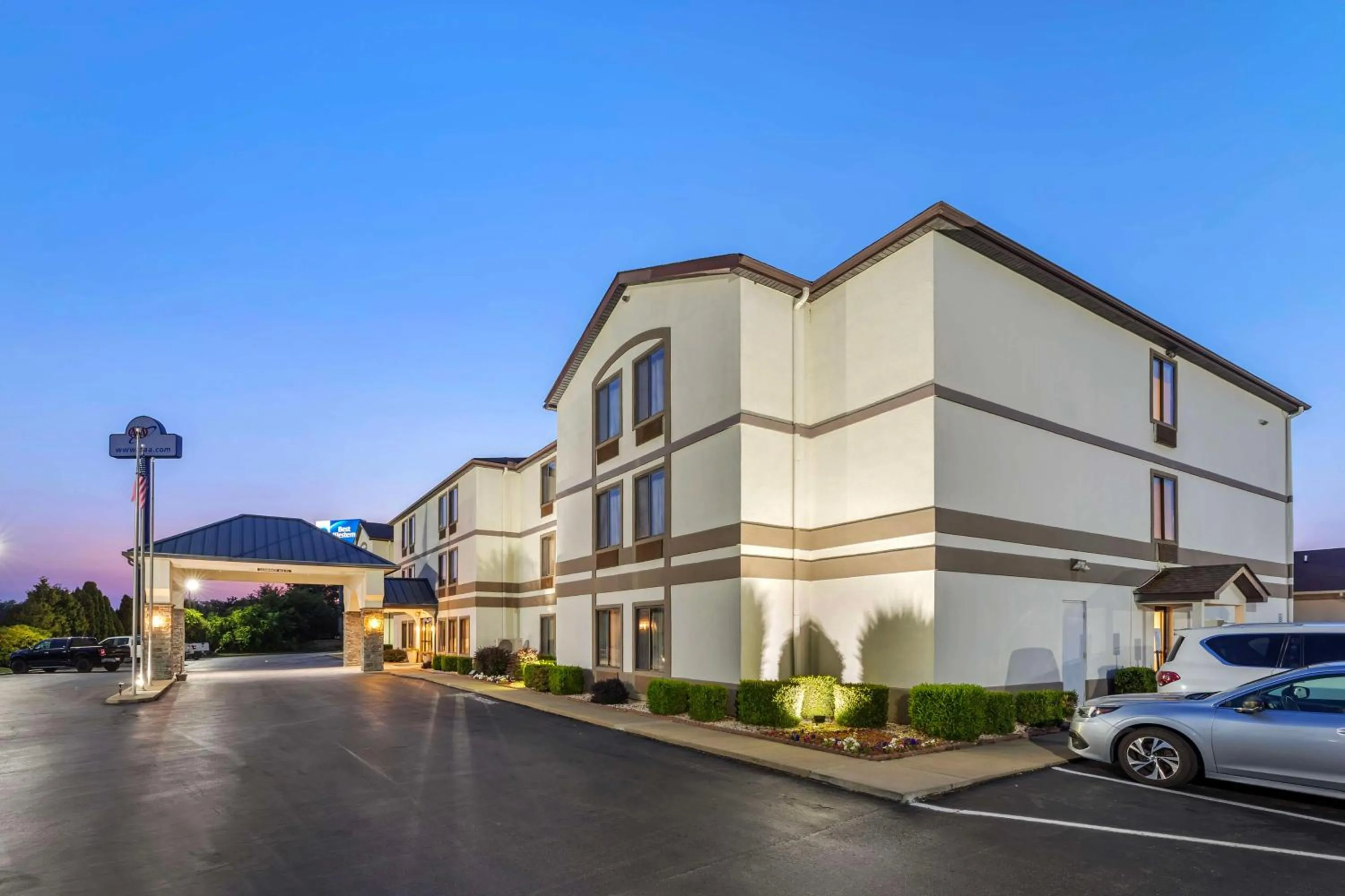 Property building in Best Western St. Clairsville Inn & Suites