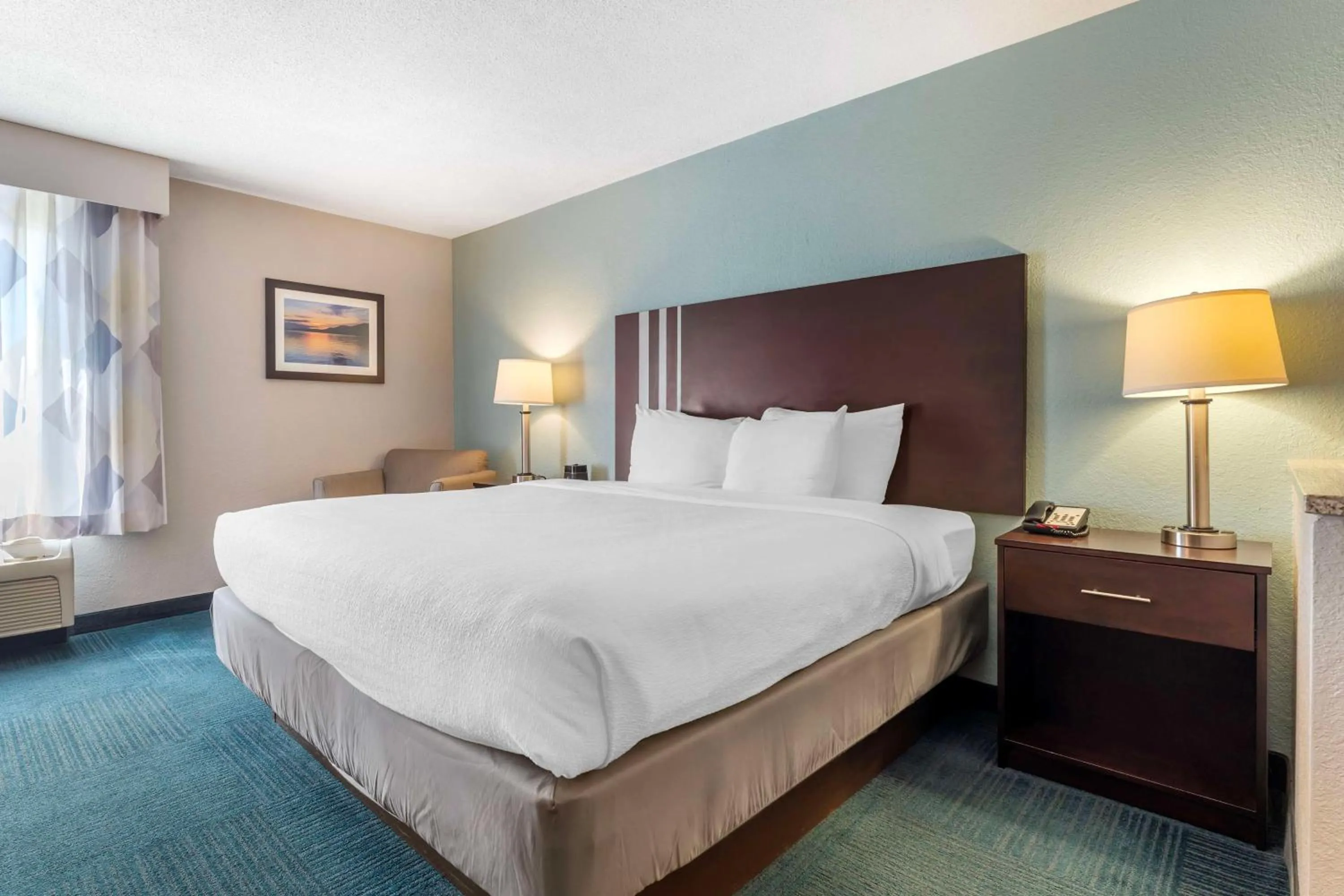 Bedroom, Bed in Best Western St. Clairsville Inn & Suites