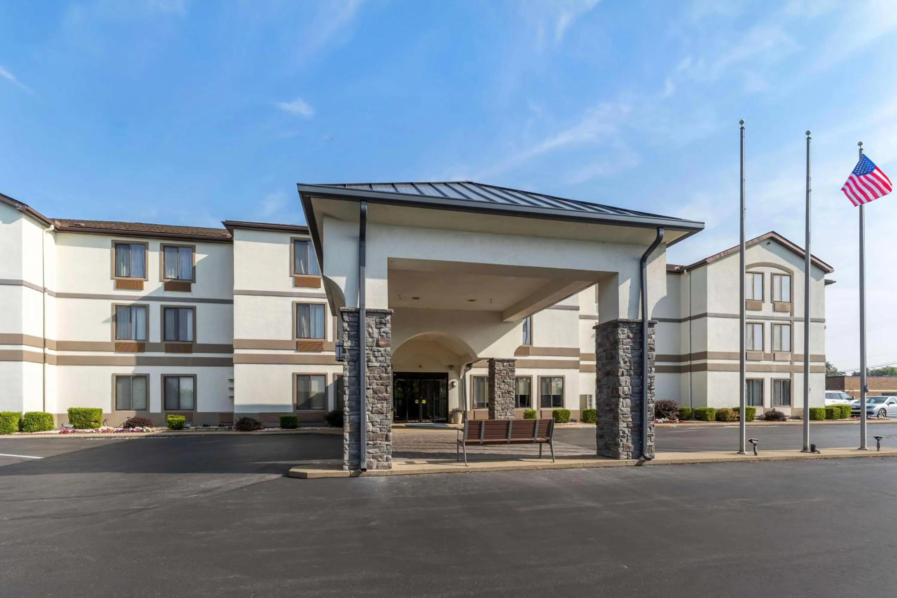 Property building in Best Western St. Clairsville Inn & Suites