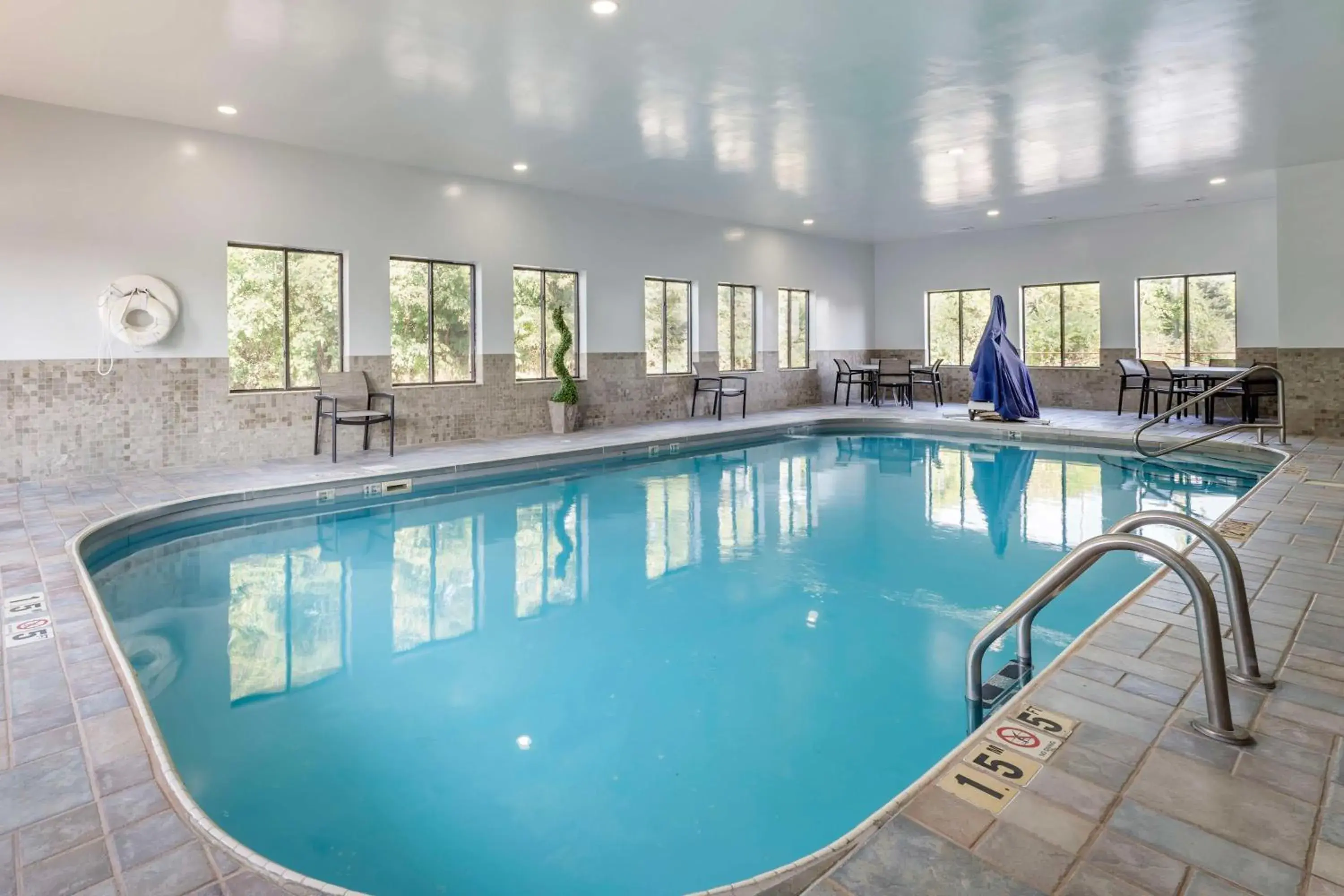 Pool view in Best Western St. Clairsville Inn & Suites Pool view in Best Western St. Clairsville Inn & Suites