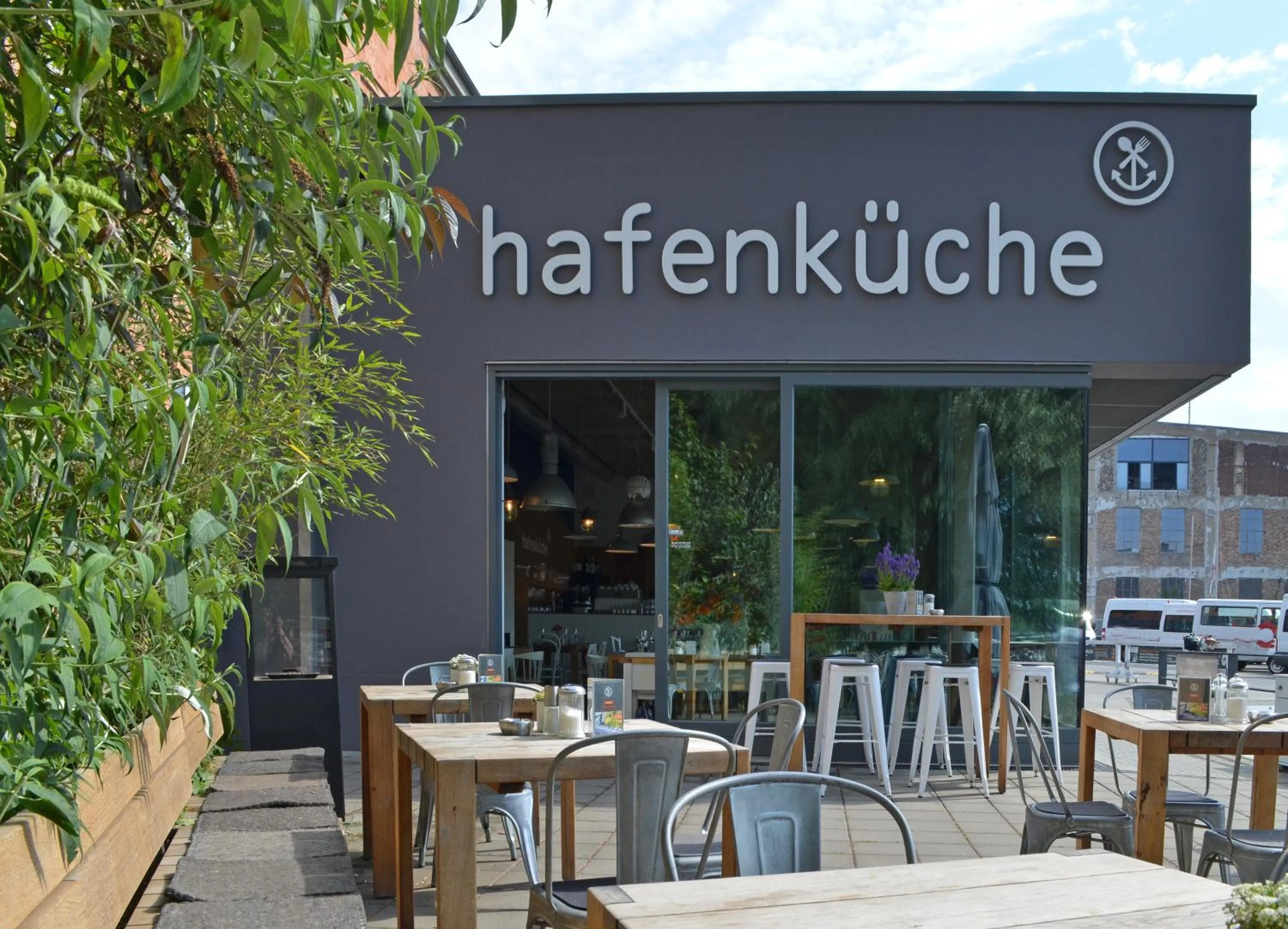 Restaurant/places to eat in Spreeapartment MARA