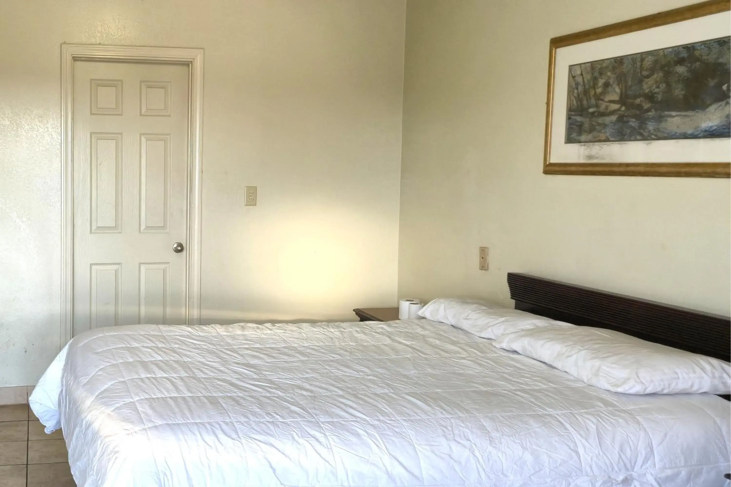 Bedroom, Bed in Cole Manor Motel By OYO Love Field Market Center Bedroom, Bed in Cole Manor Motel By OYO Love Field Market Center