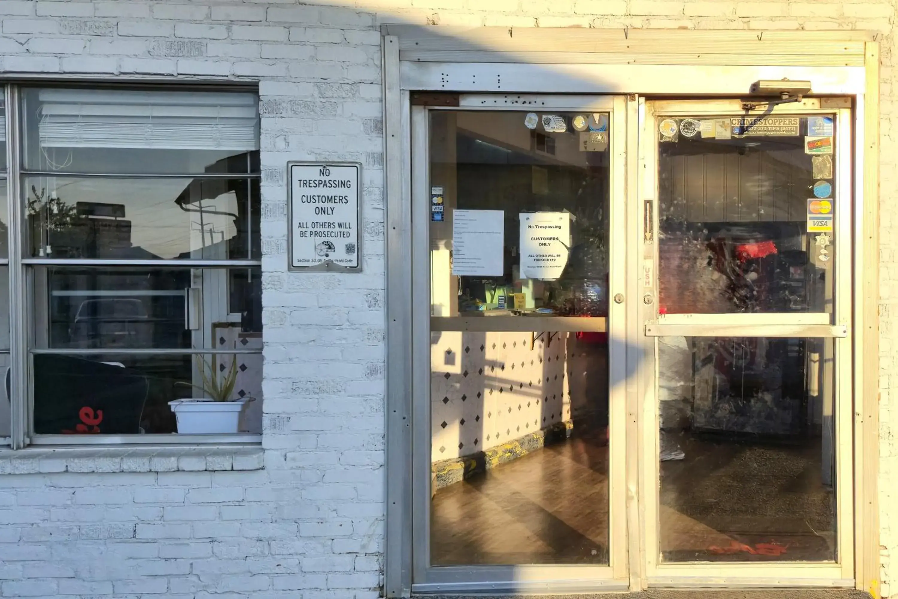 Lobby or reception in Cole Manor Motel By OYO Love Field Market Center Lobby or reception in Cole Manor Motel By OYO Love Field Market Center