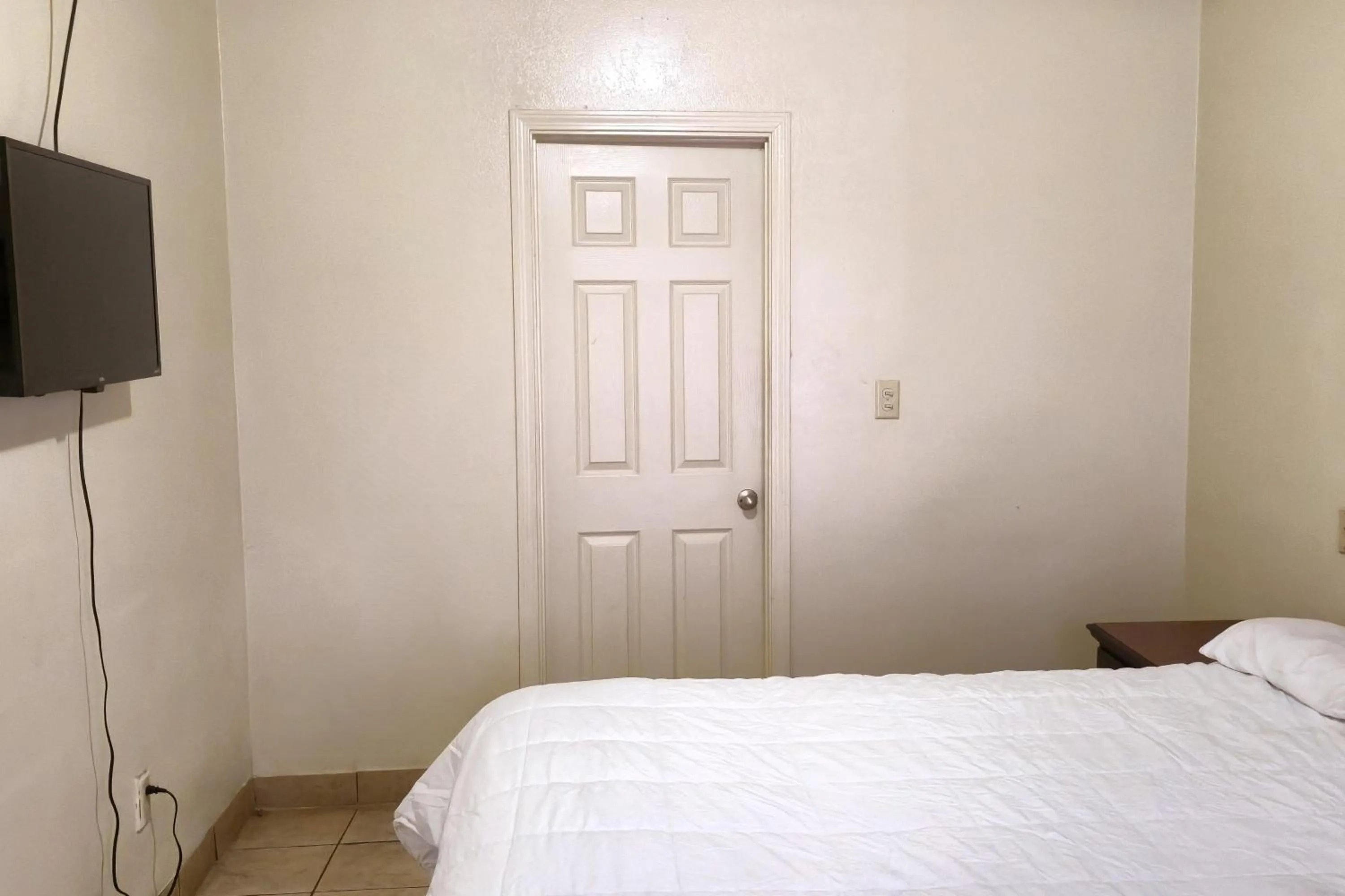 Bedroom, Bed in Cole Manor Motel By OYO Love Field Market Center