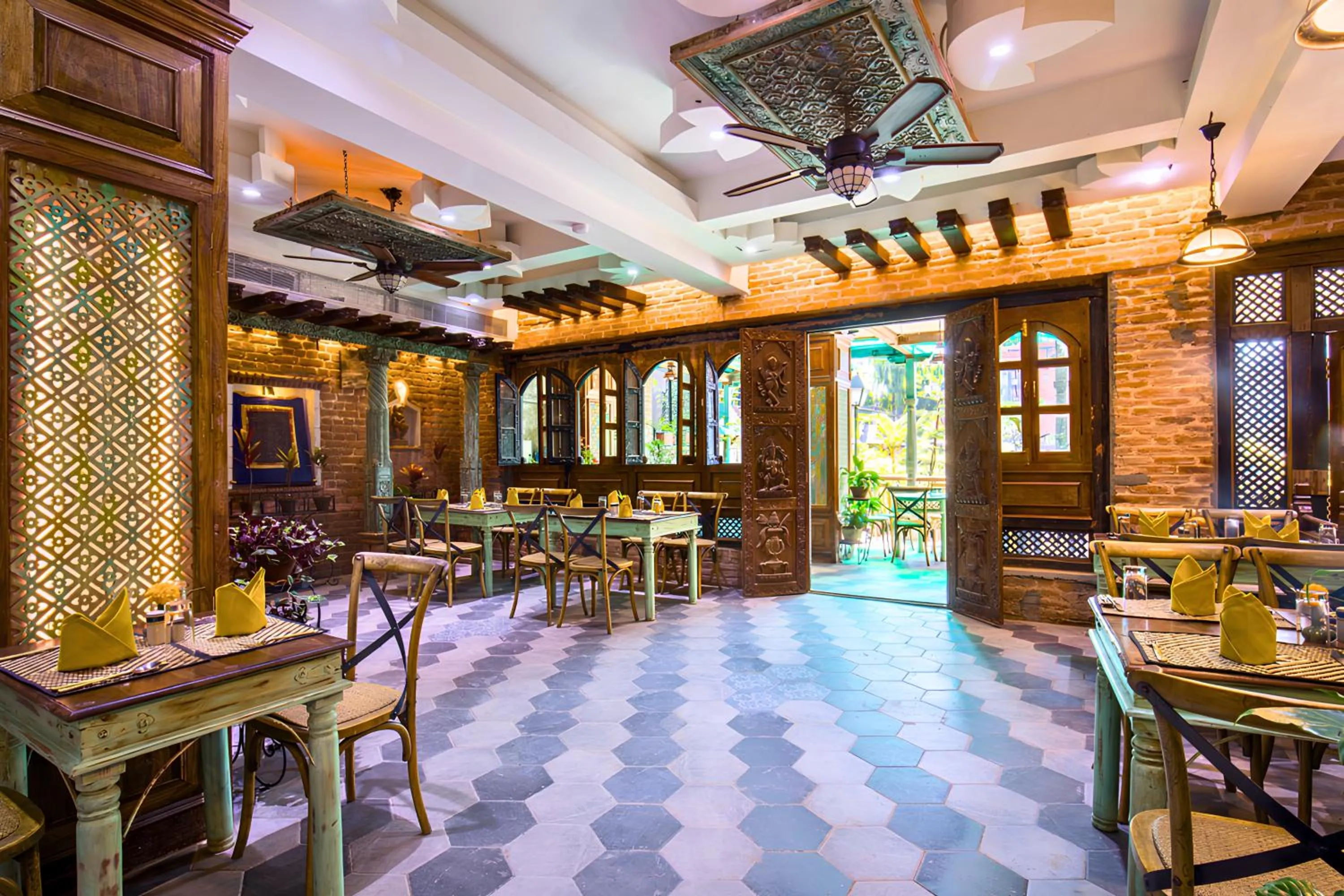 Restaurant/places to eat in Heritage Hotel Suites and Spa