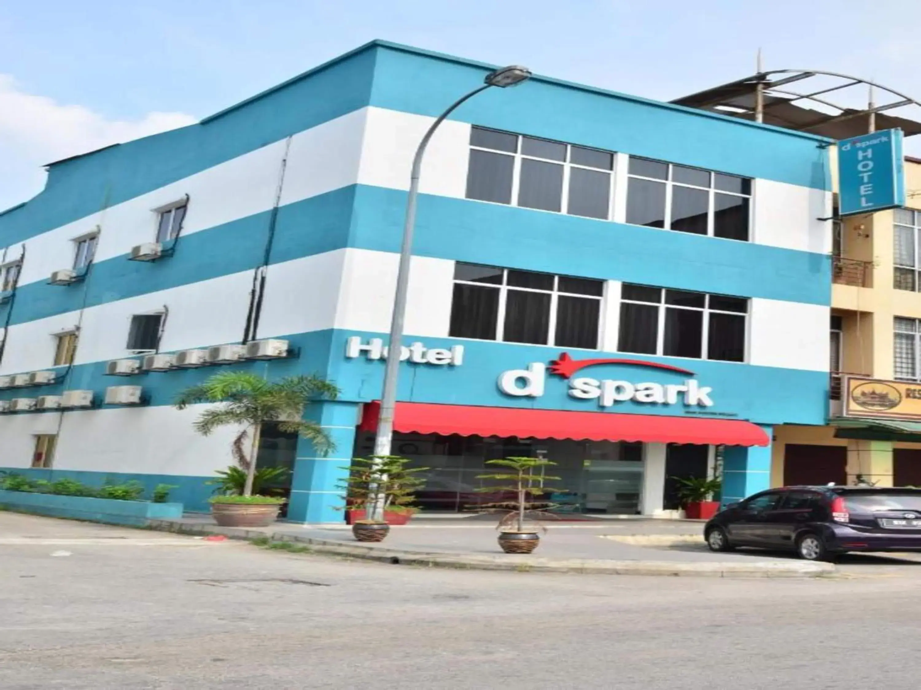 Facade/entrance in Hotel O Dspark Port Klang Facade/entrance in Hotel O Dspark Port Klang