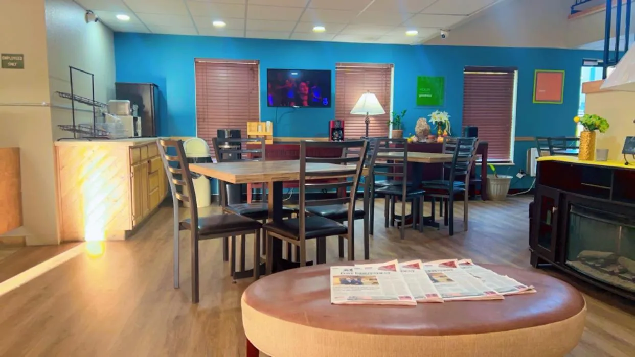 Lobby or reception in Rodeway Inn Rifle