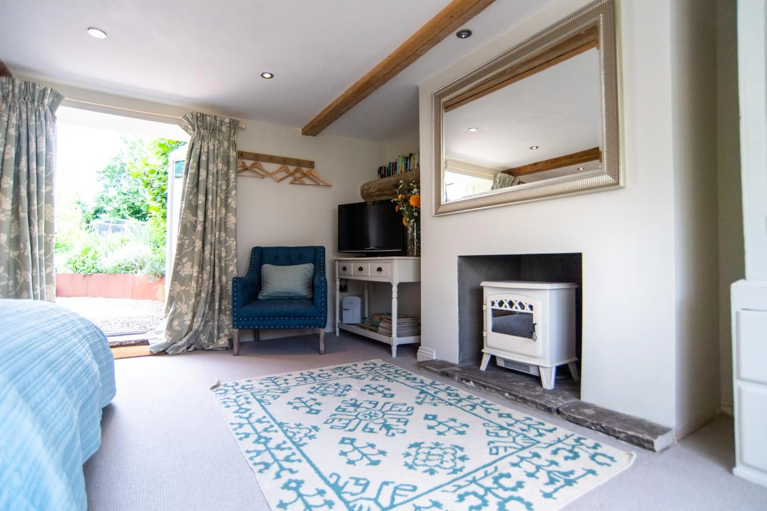 TV and multimedia in Barton Cottage Bed and Breakfast