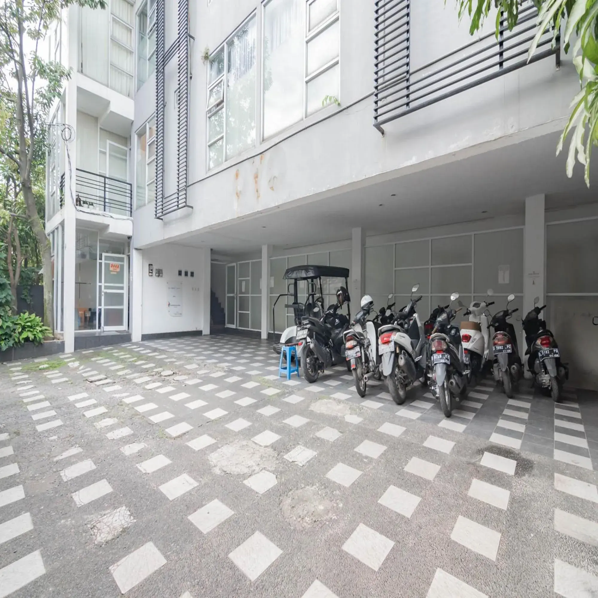RedDoorz near Trans Studio Mall Bongo Residence RedDoorz near Trans Studio Mall Bongo Residence