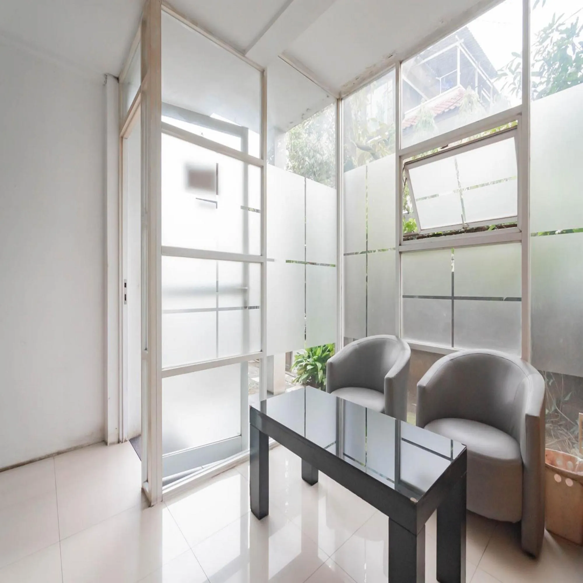 Seating area in RedDoorz near Trans Studio Mall Bongo Residence