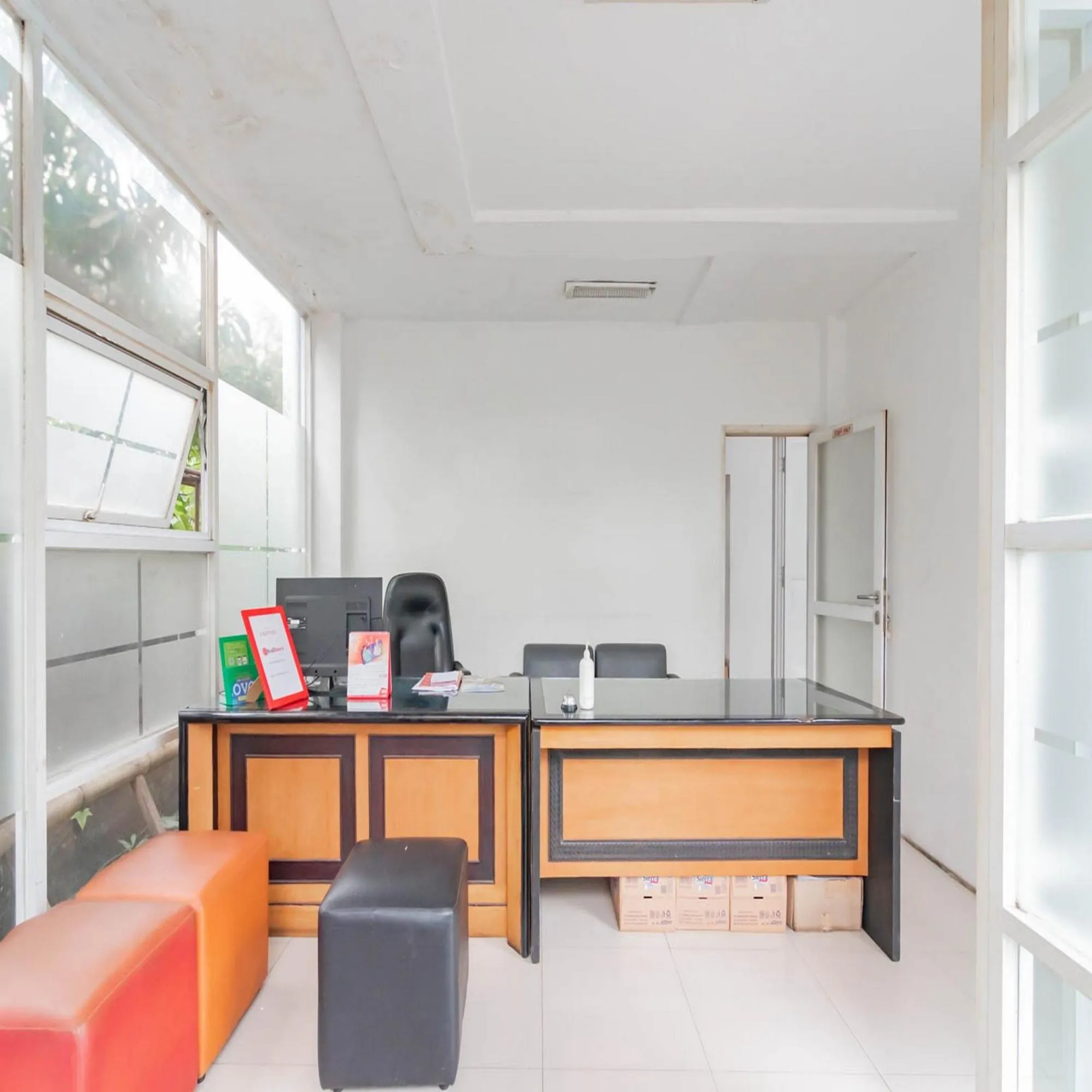 Lobby or reception in RedDoorz near Trans Studio Mall Bongo Residence