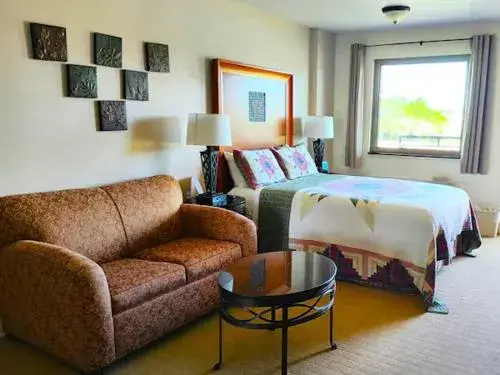Two-Bedroom Suite in The Lodge at Russell - Russell Inn Two-Bedroom Suite in The Lodge at Russell - Russell Inn