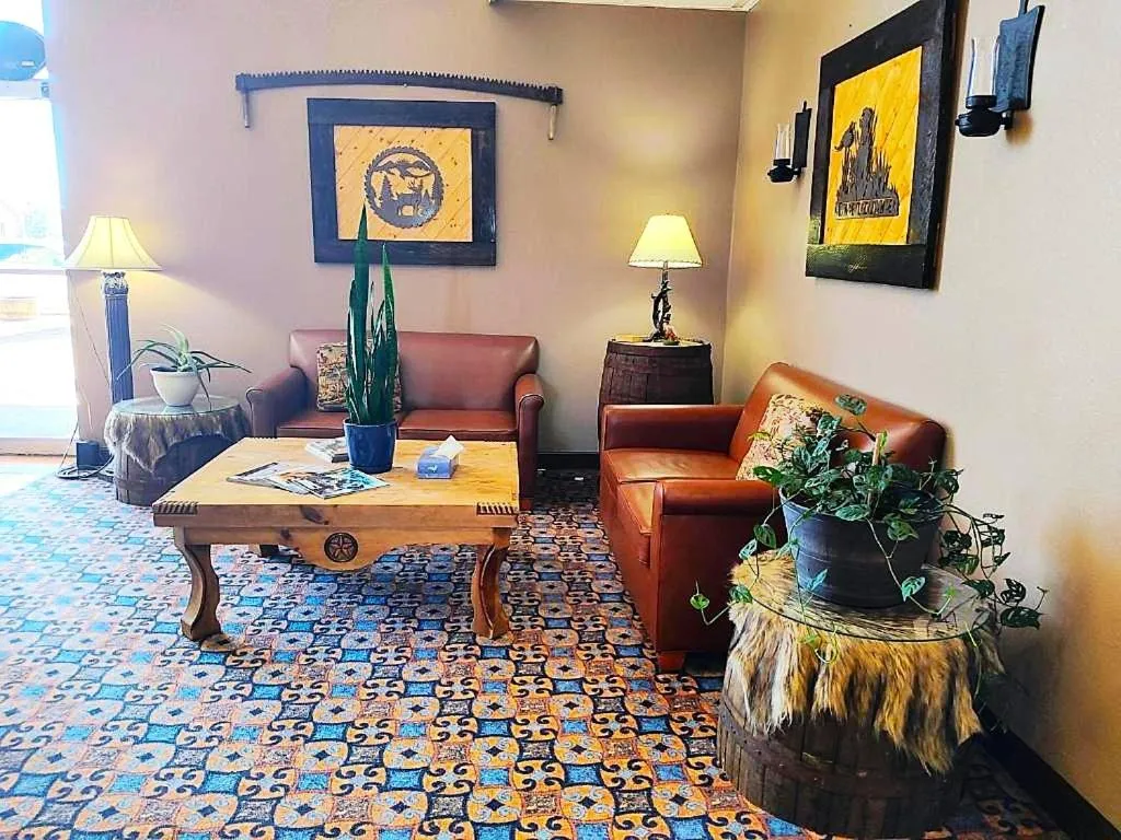 Seating area in The Lodge at Russell - Russell Inn