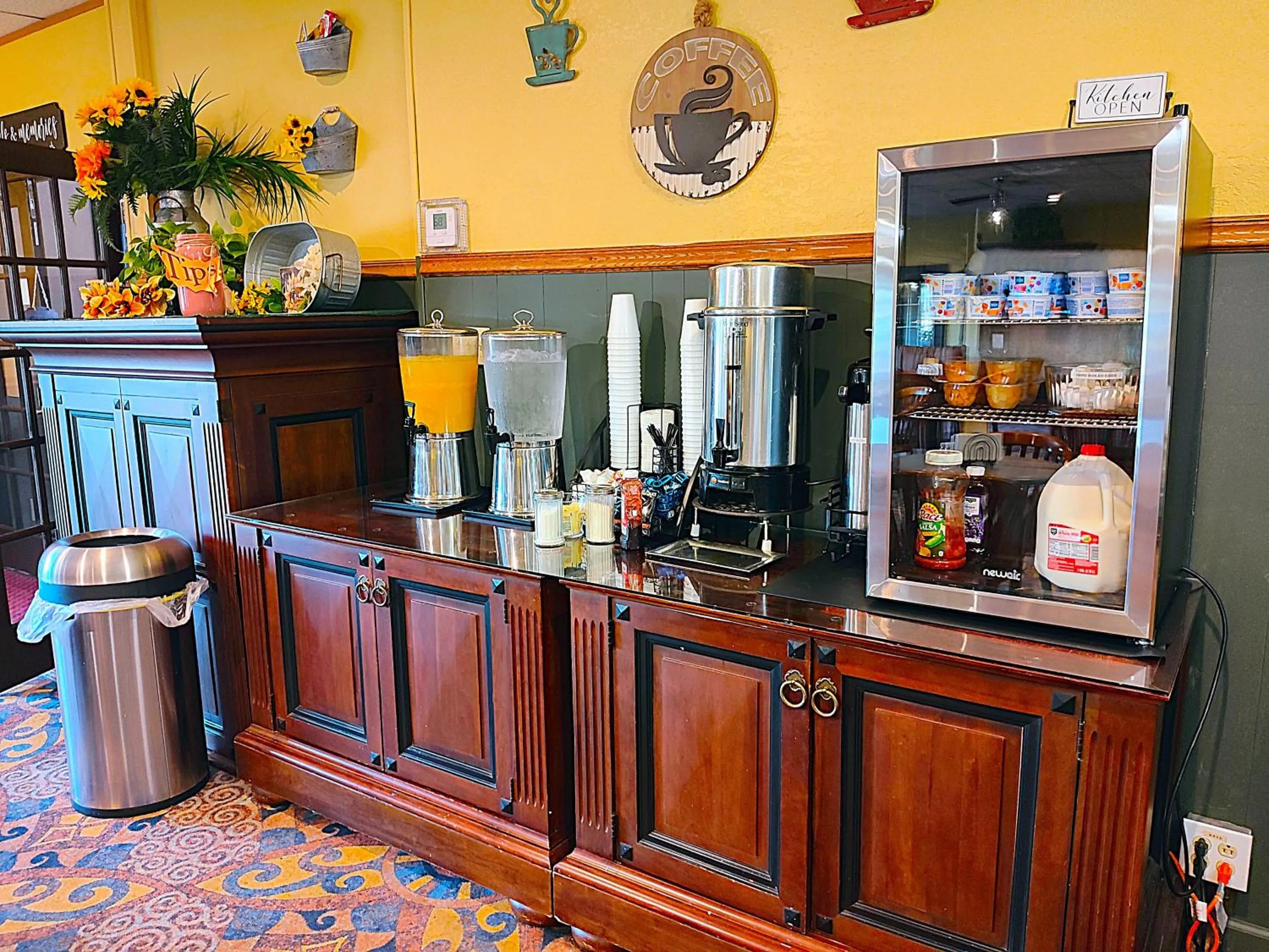 Breakfast in The Lodge at Russell - Russell Inn