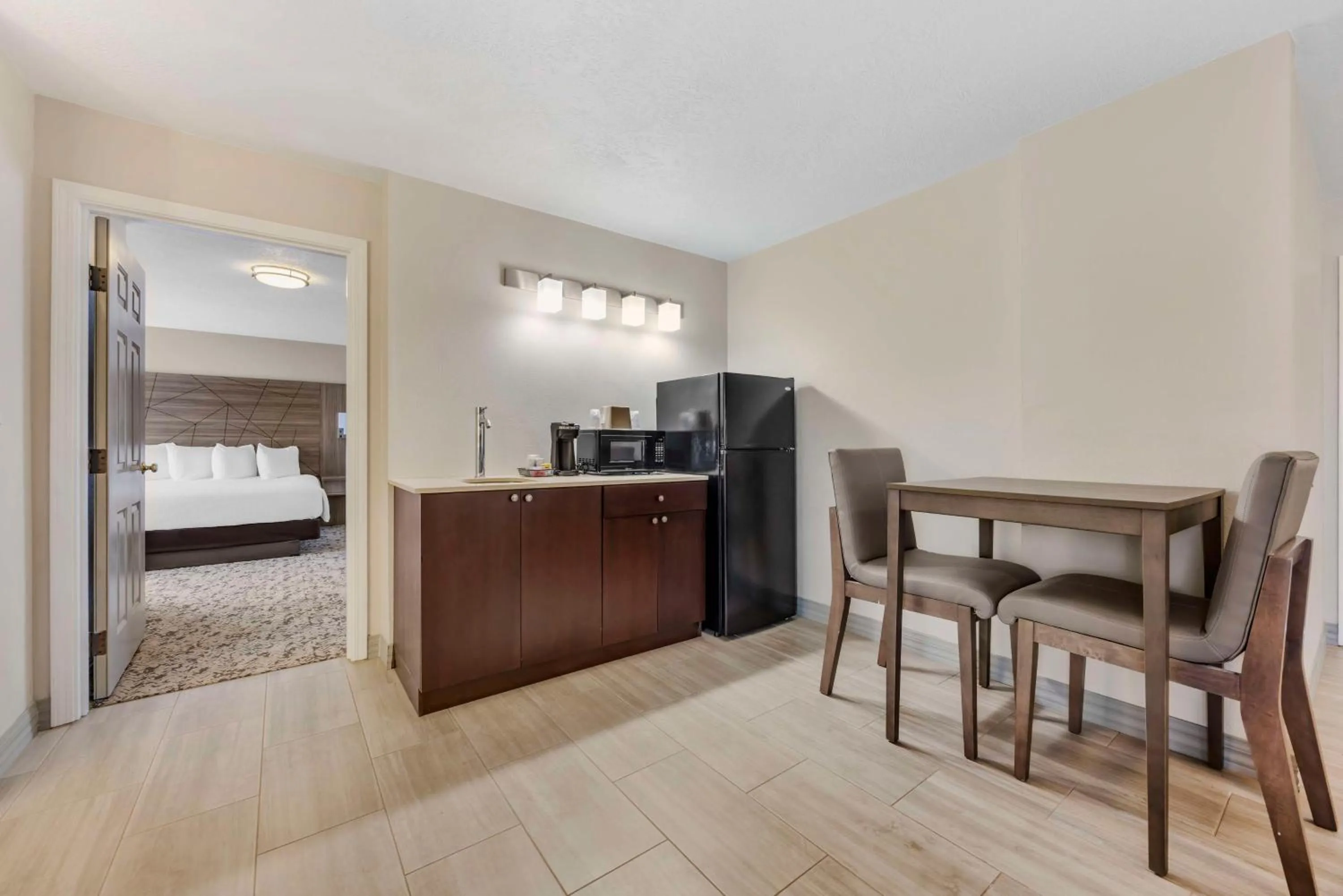 Bedroom, Bed in Best Western Plus Grand Manor Inn