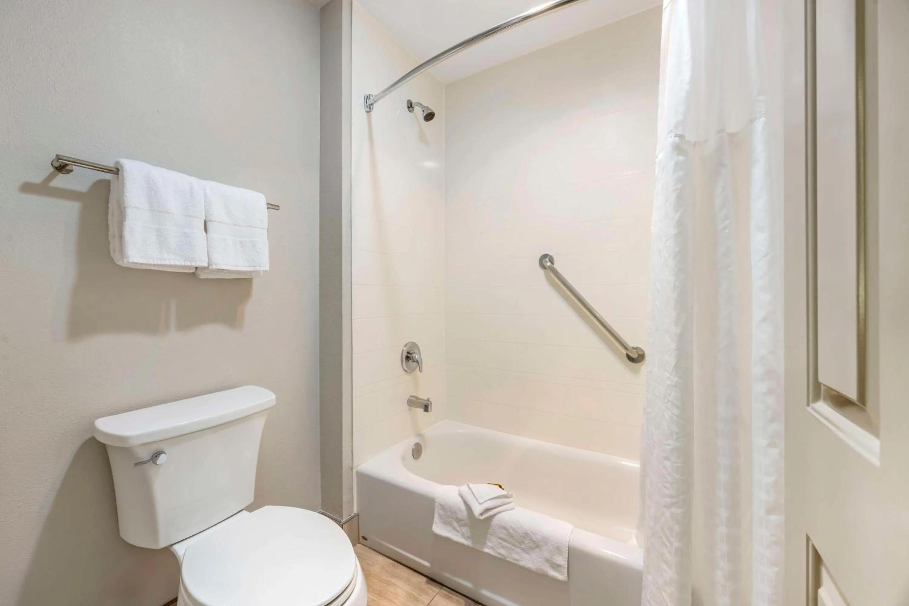 Bathroom in Best Western Plus Grand Manor Inn