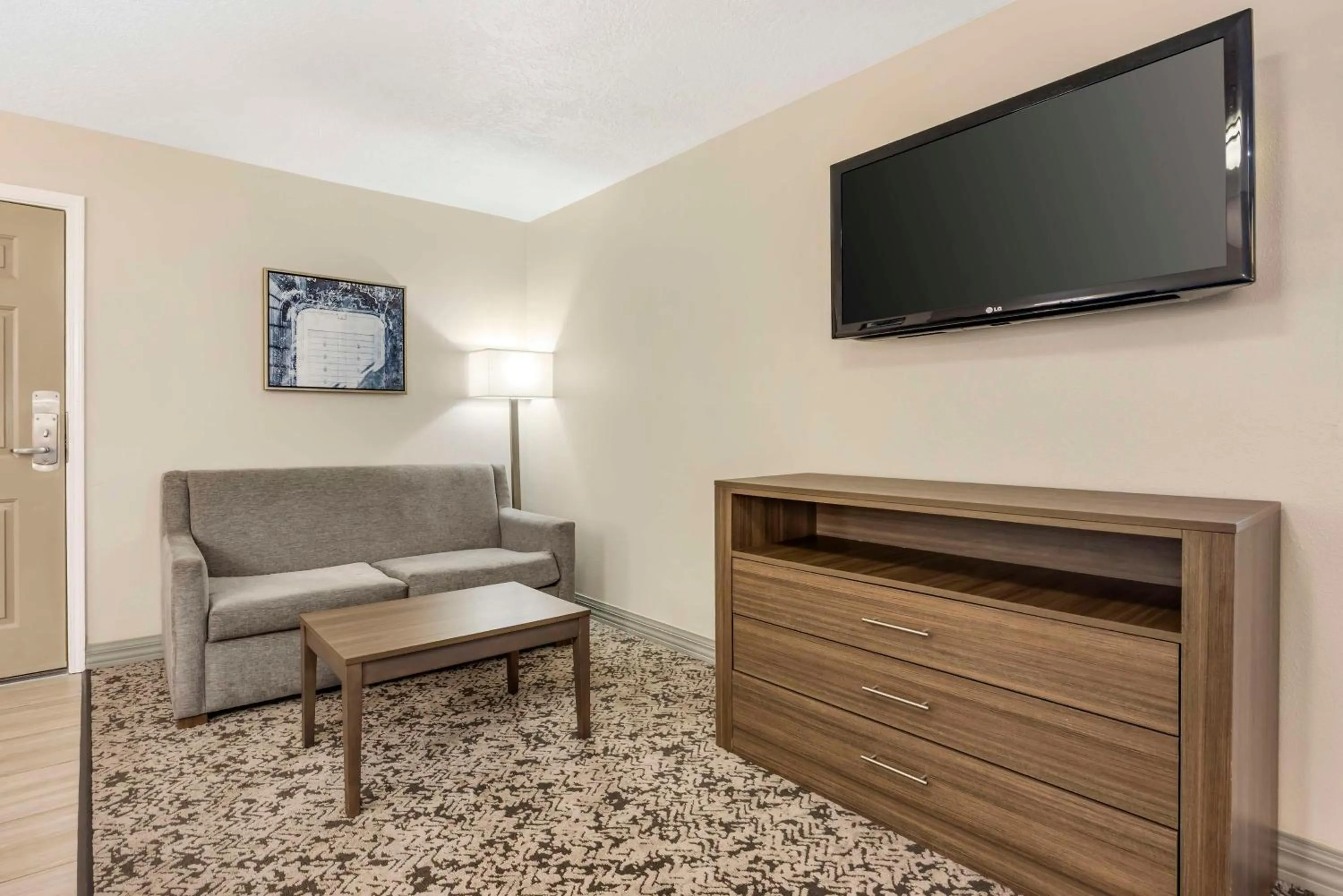 Bedroom in Best Western Plus Grand Manor Inn