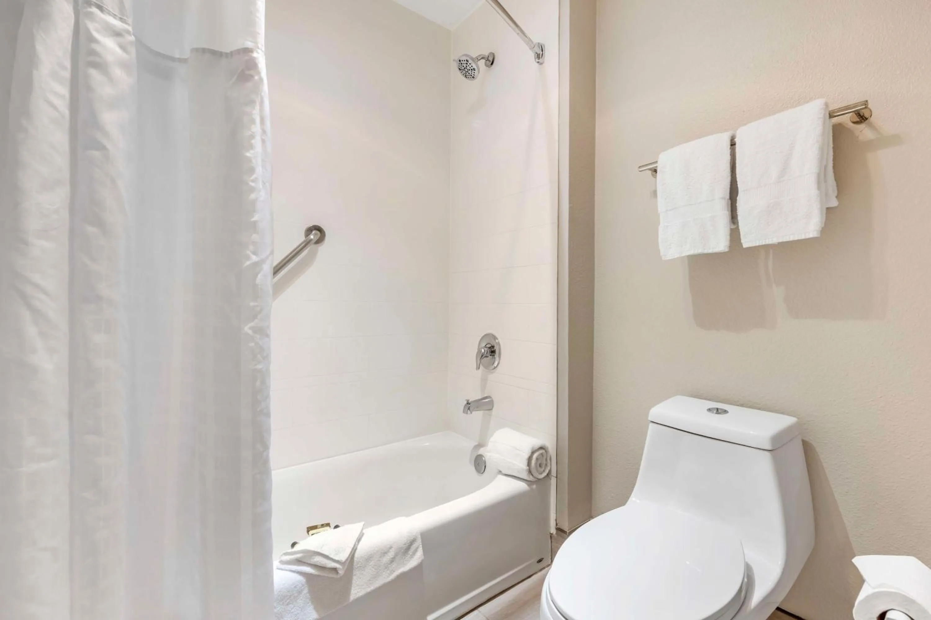 Bathroom in Best Western Plus Grand Manor Inn